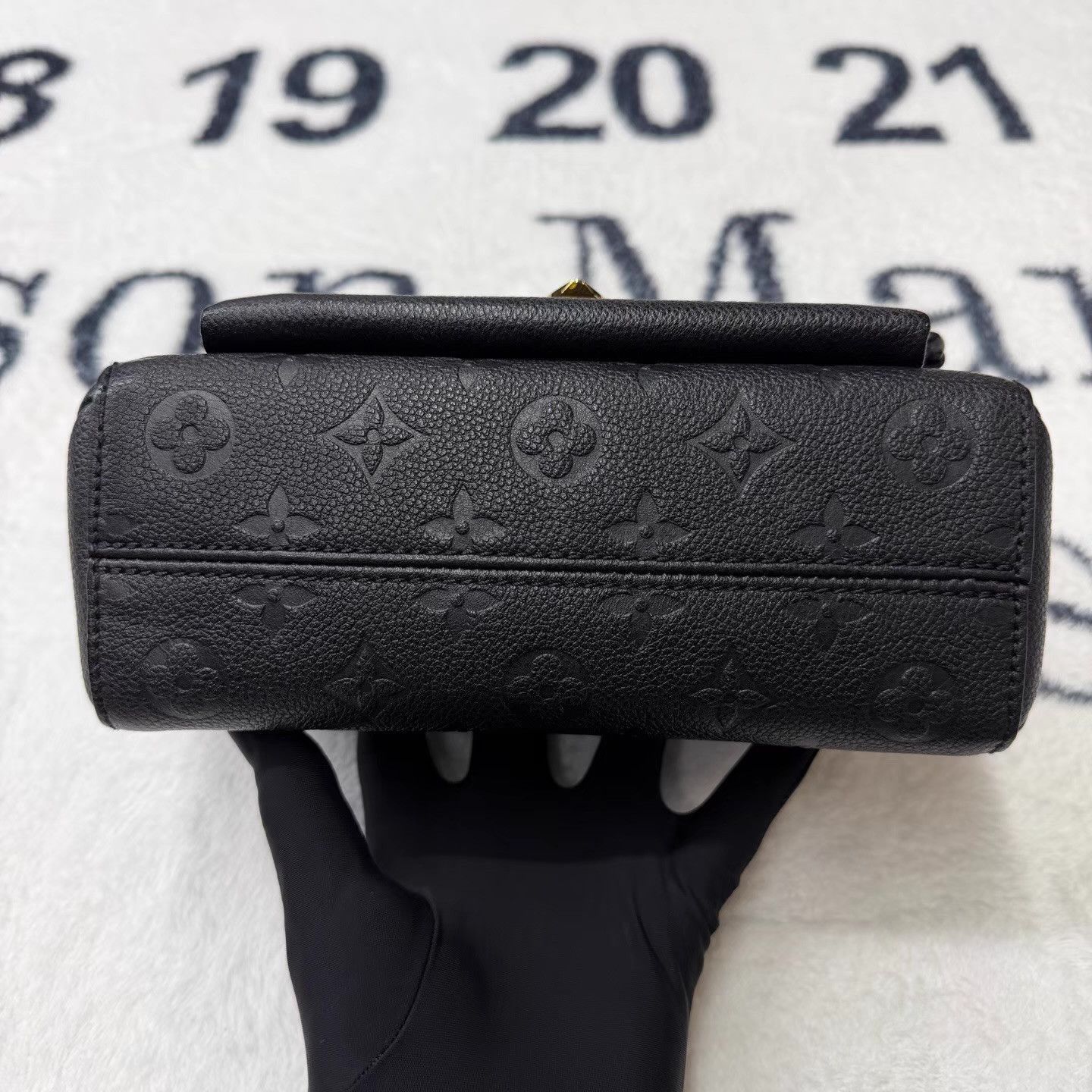 Louis Vuitton Black Textured Crossbody Bag with Gold Hardware Size ONE SIZE - 3 Thumbnail