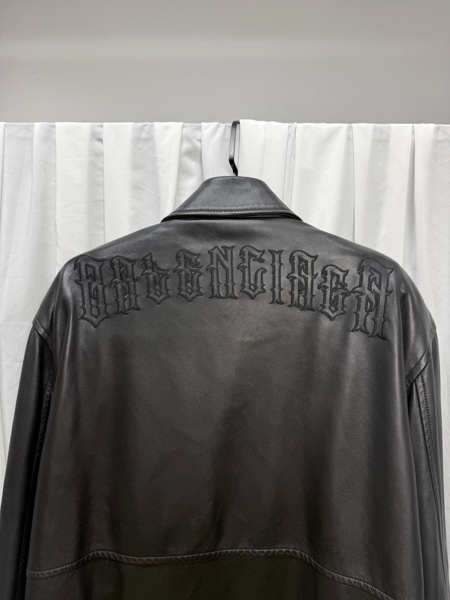 Balenciaga Balenciaga Oversized Shoulder Embroidered Leather Jacket Size US M / EU 48-50 / 2 - 7 Thumbnail