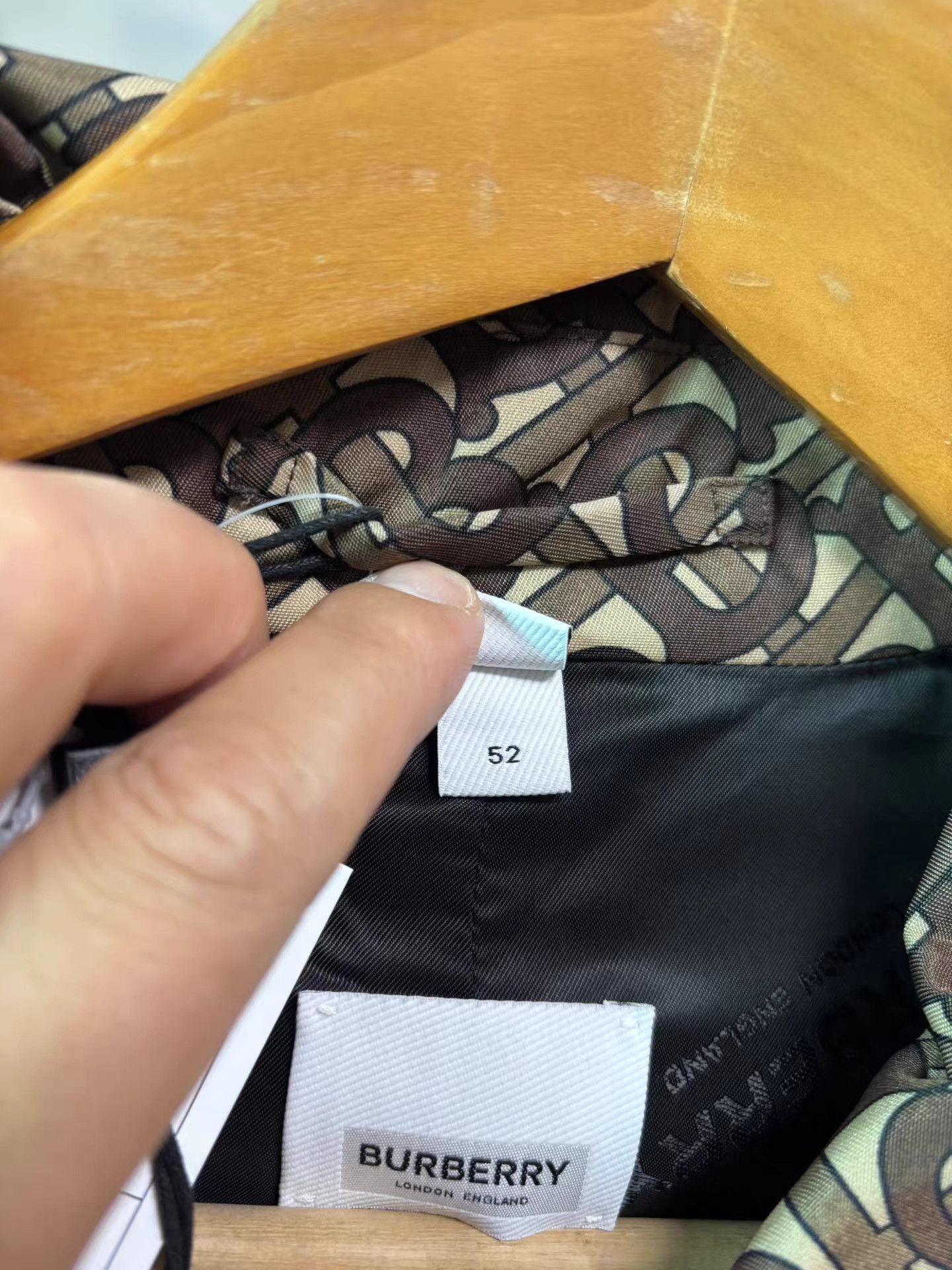 Burberry Beige Patterned Long Coat - Size L Size US L / EU 52-54 / 3 - 4 Thumbnail