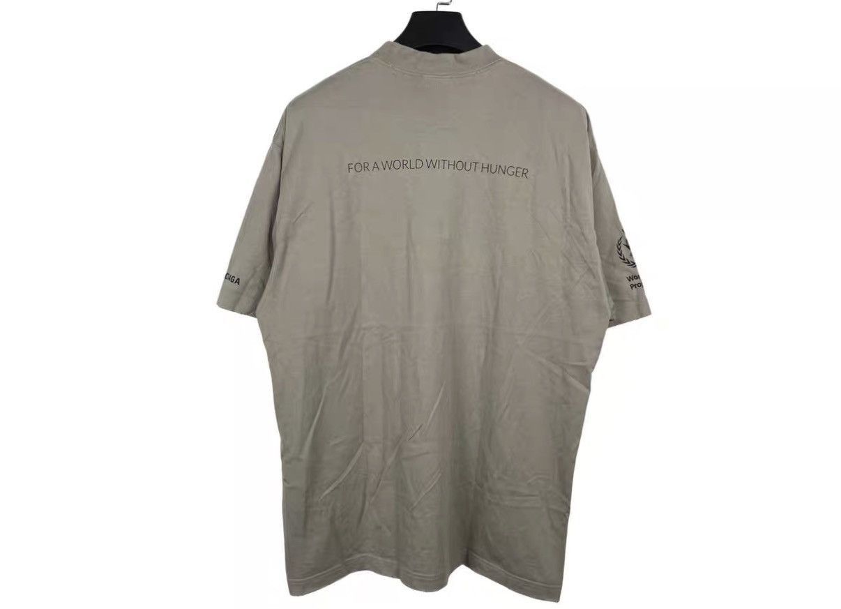 Balenciaga Gray World Food Programme Graphic Short Sleeve Shirt Size US M / EU 48-50 / 2 - 2 Thumbnail