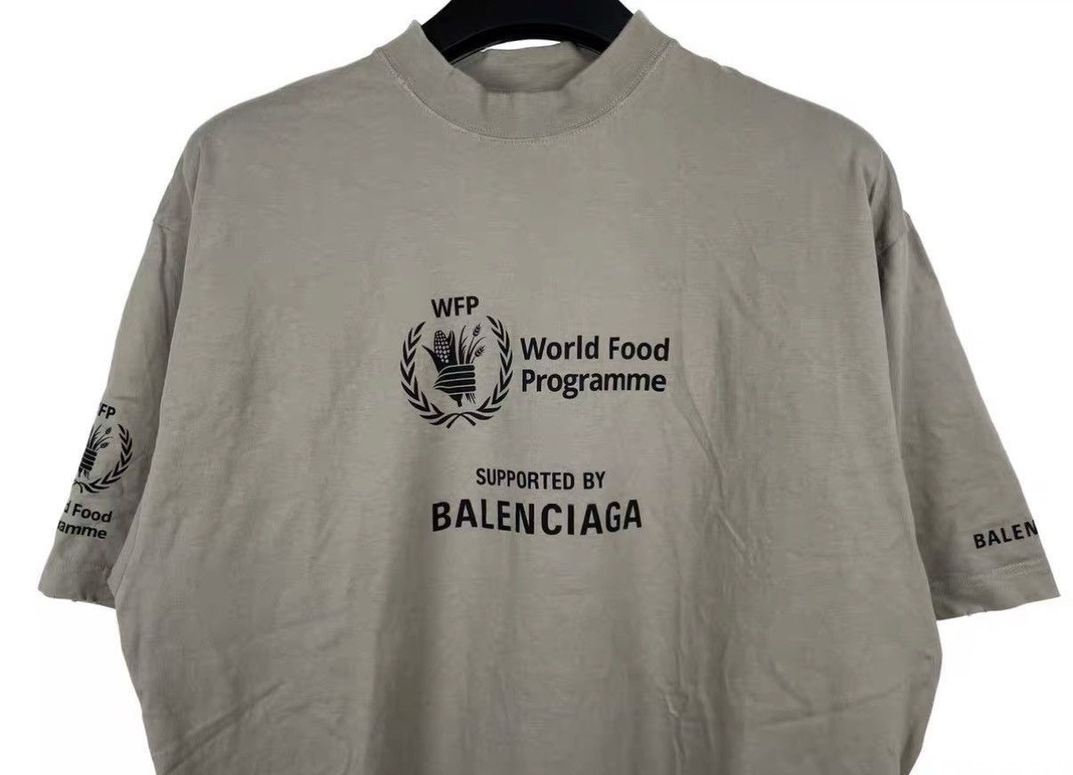 Balenciaga Gray World Food Programme Graphic Short Sleeve Shirt Size US M / EU 48-50 / 2 - 3 Thumbnail
