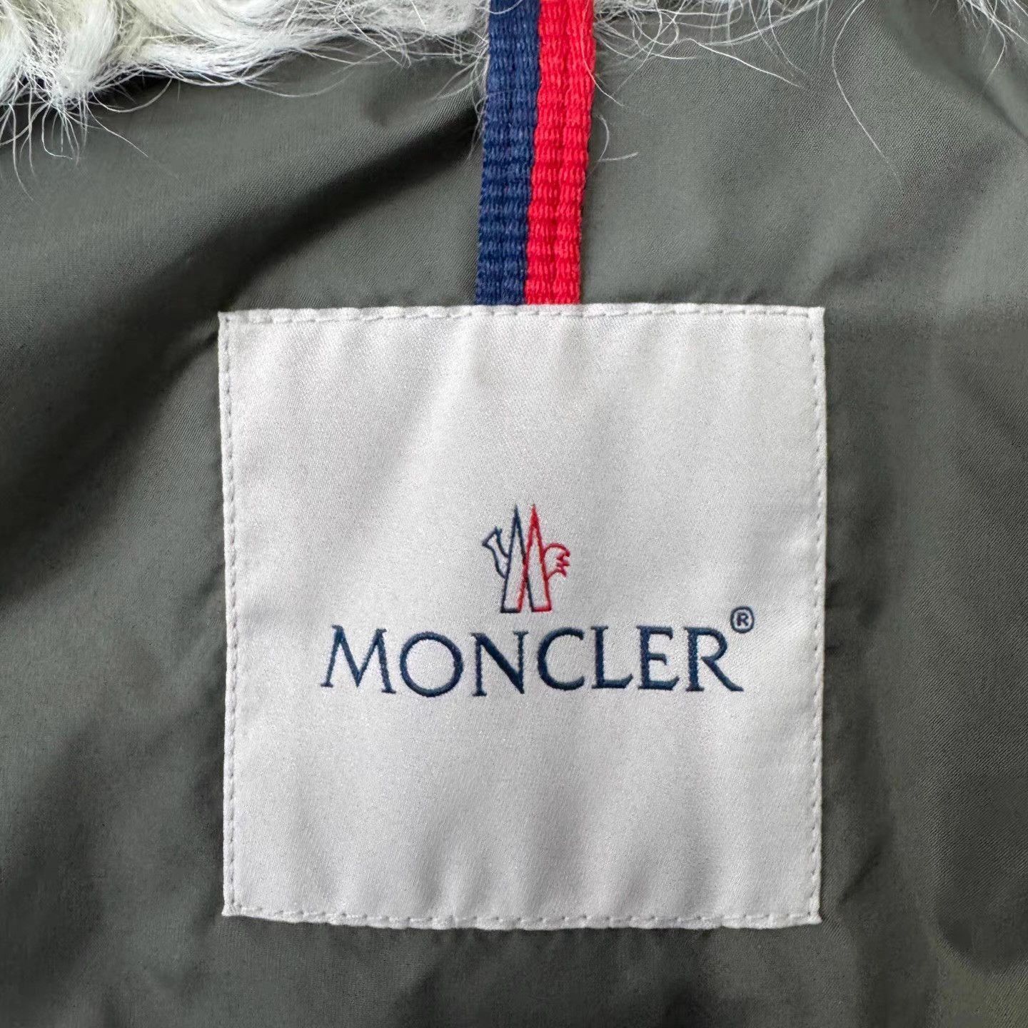 Moncler Silver Puffer Vest with Faux Fur Collar Size US L / EU 52-54 / 3 - 3 Thumbnail
