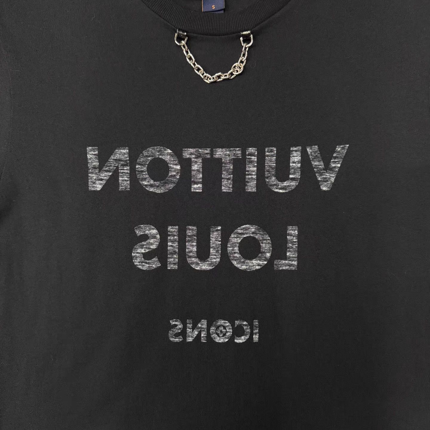 Louis Vuitton Reversed Logo Short Sleeve T-Shirt Size US S / EU 44-46 / 1 - 3 Thumbnail