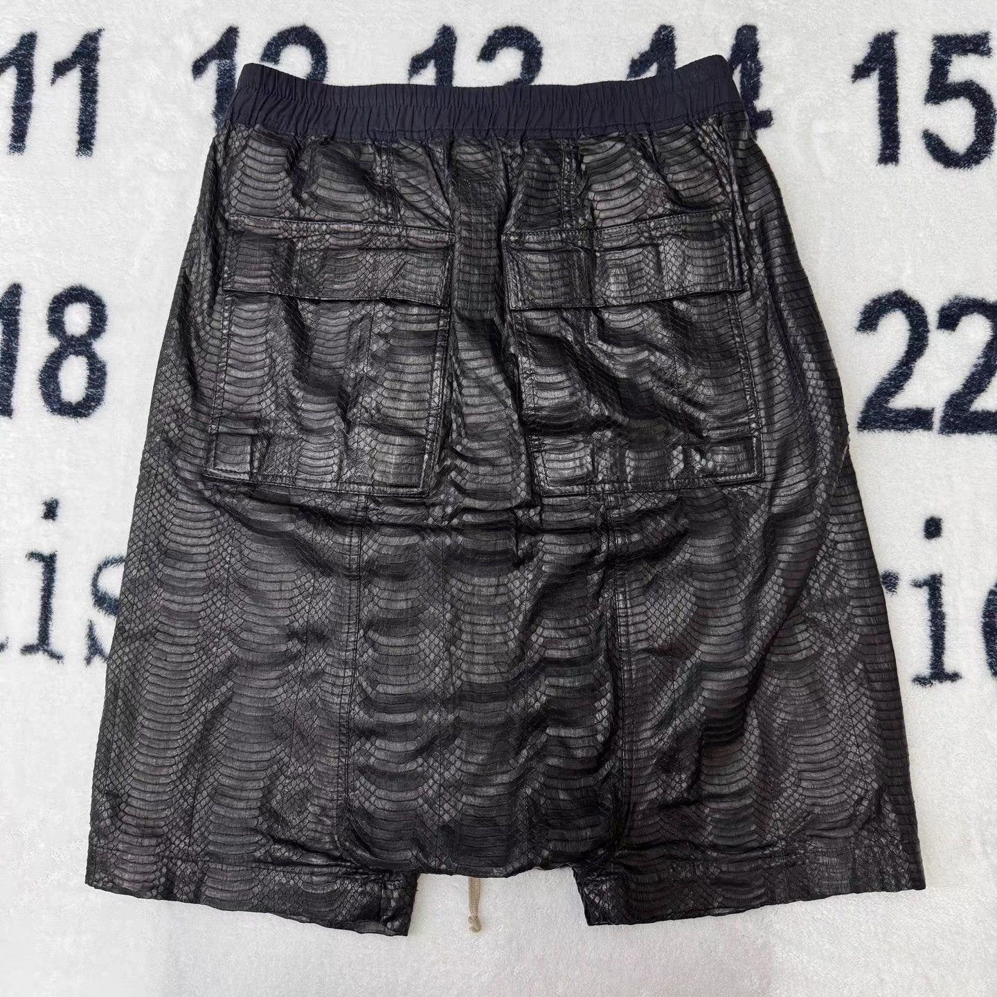 Rick Owens Black Textured Drawstring Shorts Size US 36 / EU 52 - 2 Thumbnail