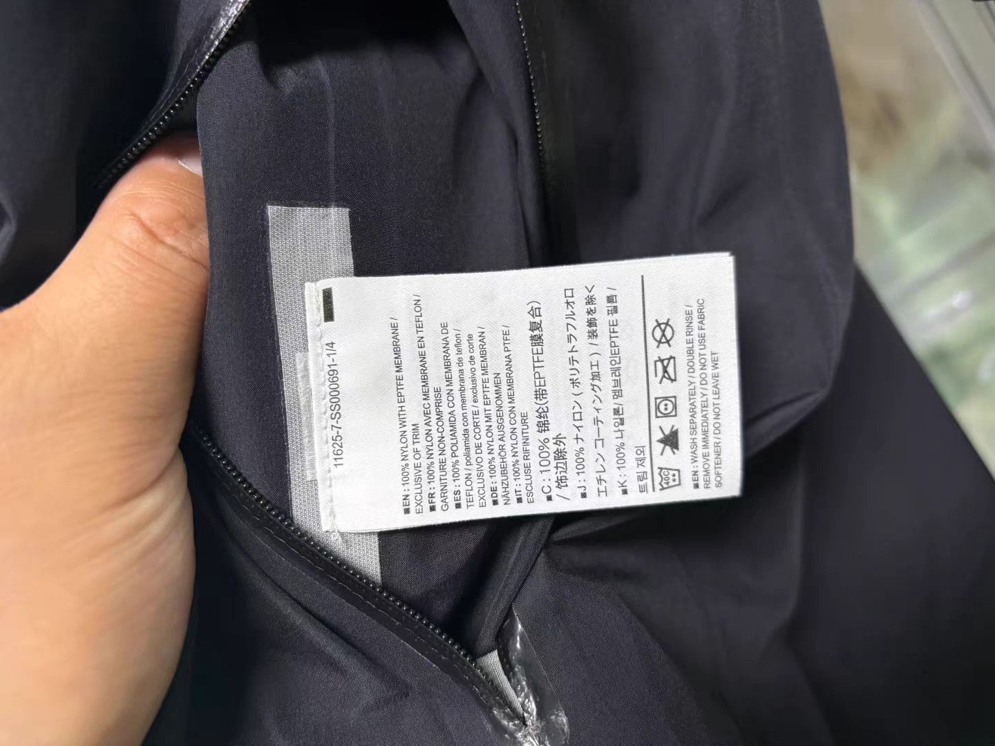 Arc'teryx Black Hooded Light Jacket Size L Size US L / EU 52-54 / 3 - 4 Thumbnail