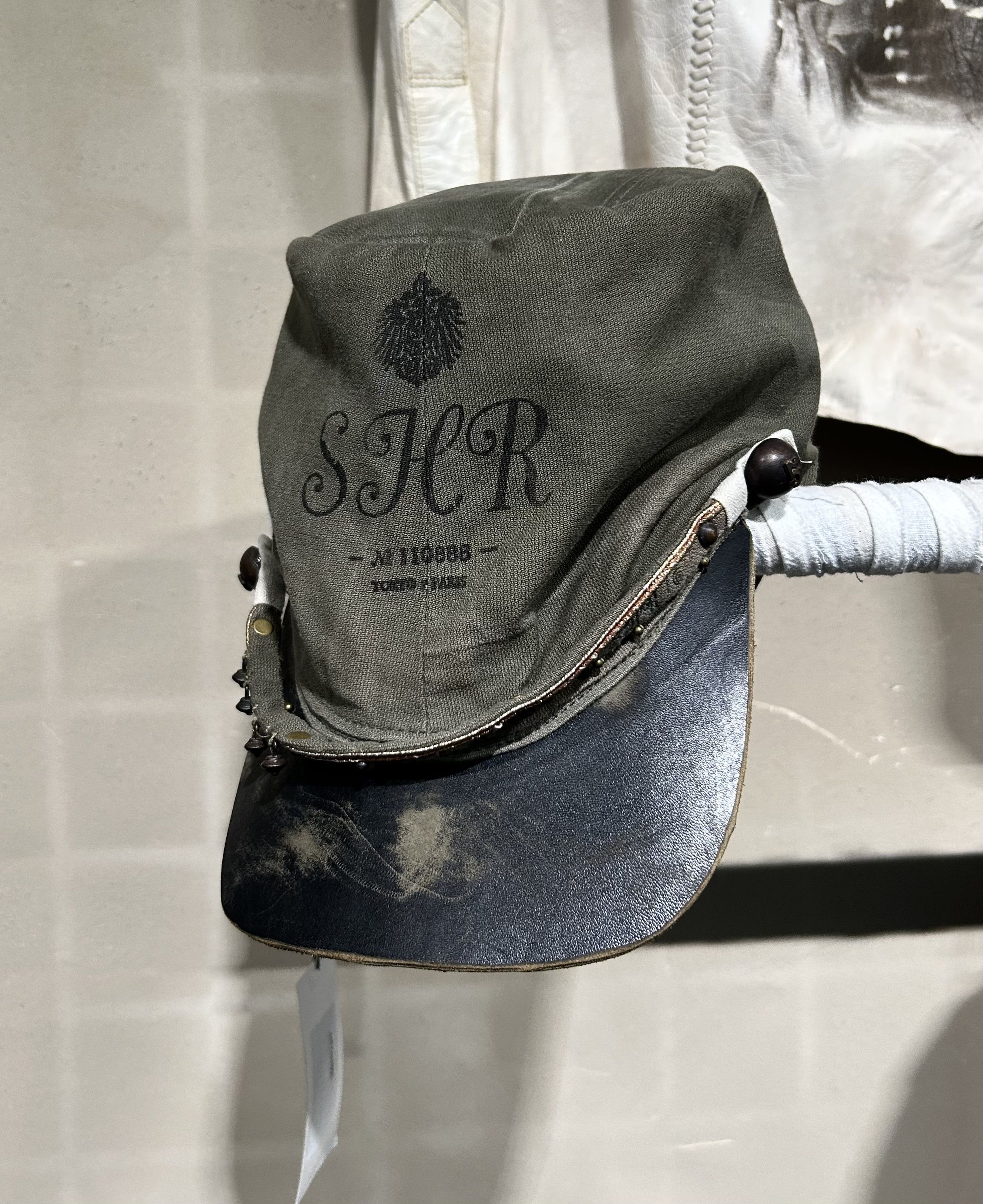 Share Spirit Homme SHARE SPIRIT Beaded Leather Military Cap Size ONE SIZE - 3 Thumbnail