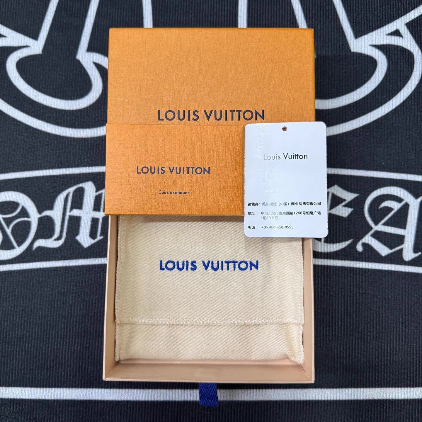 Louis Vuitton Silver Crocodile-Embossed Wallet Size ONE SIZE - 5 Thumbnail