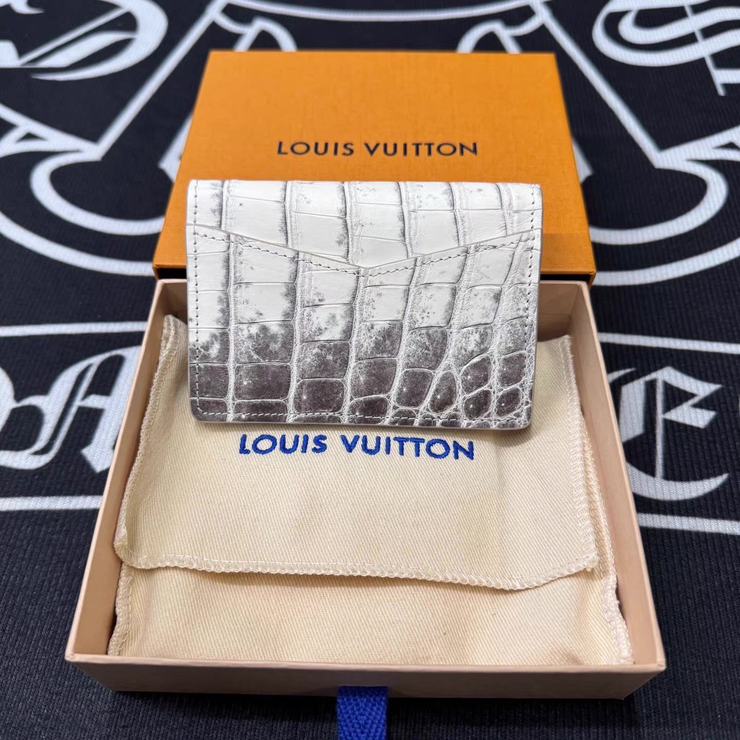 Louis Vuitton Silver Crocodile-Embossed Wallet Size ONE SIZE - 3 Thumbnail