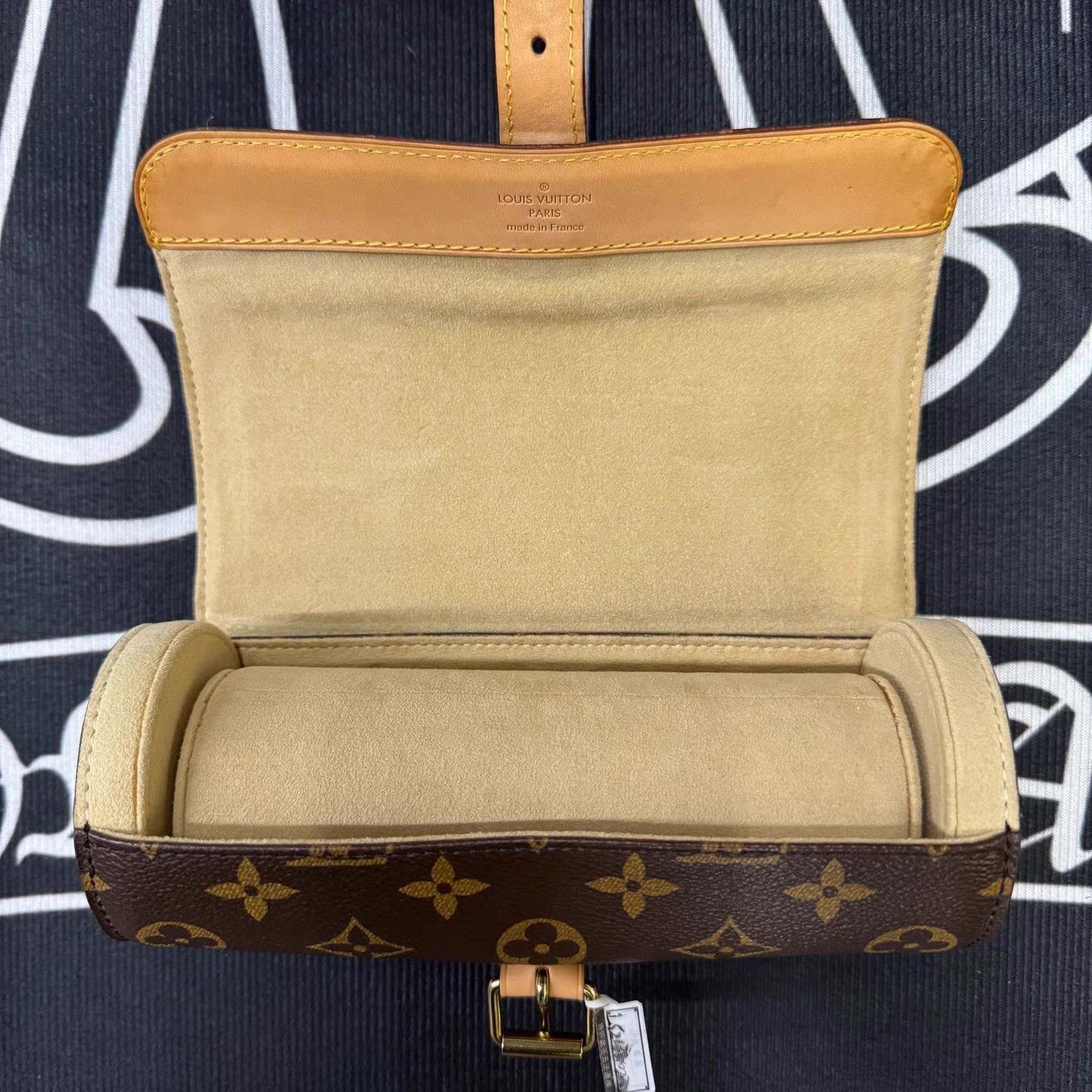 Louis Vuitton Multi-Pattern Leather Wallet with Buckle Closure Size ONE SIZE - 4 Thumbnail