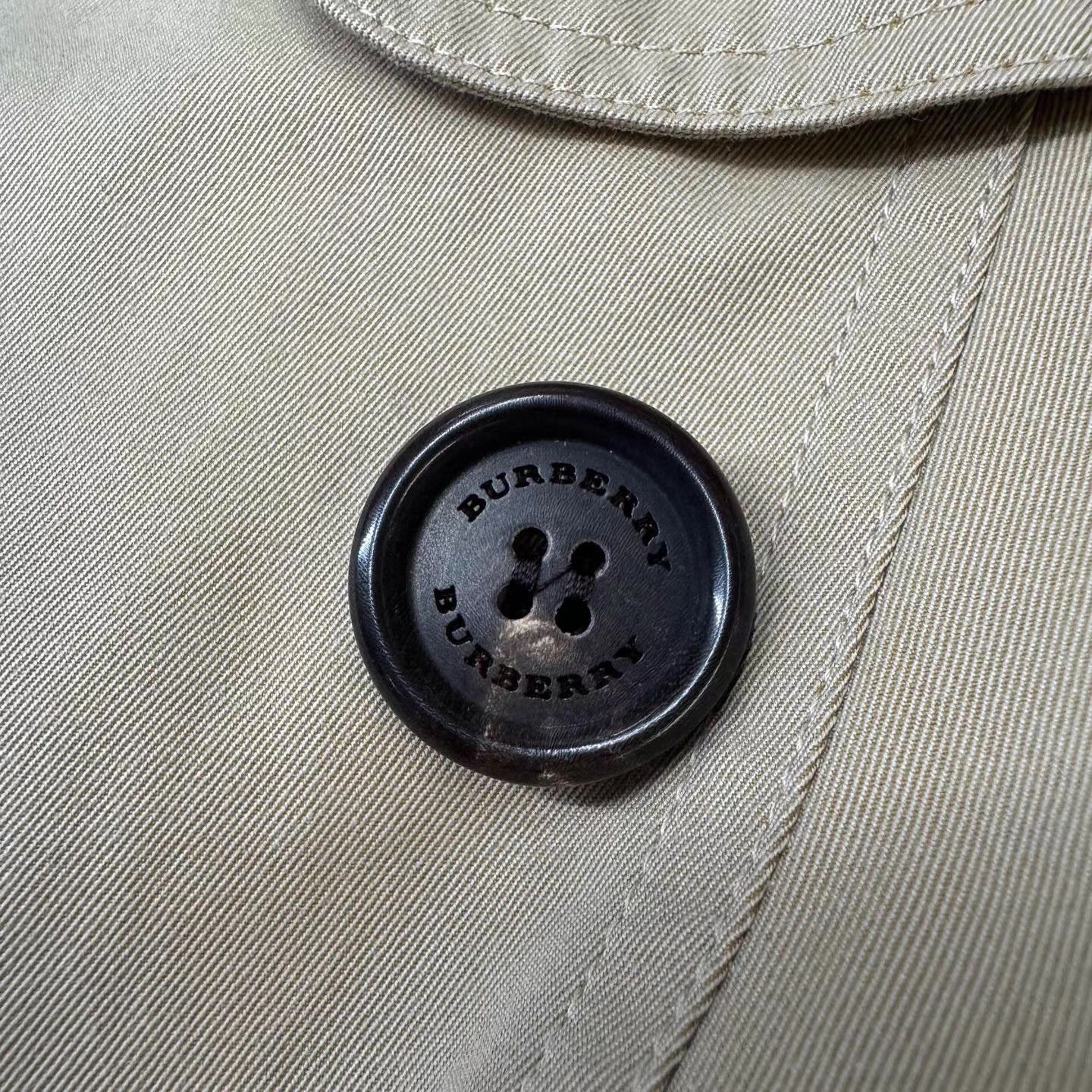 Burberry Beige Double-Breasted Trench Coat with Belt - Size M Size US M / EU 48-50 / 2 - 3 Thumbnail