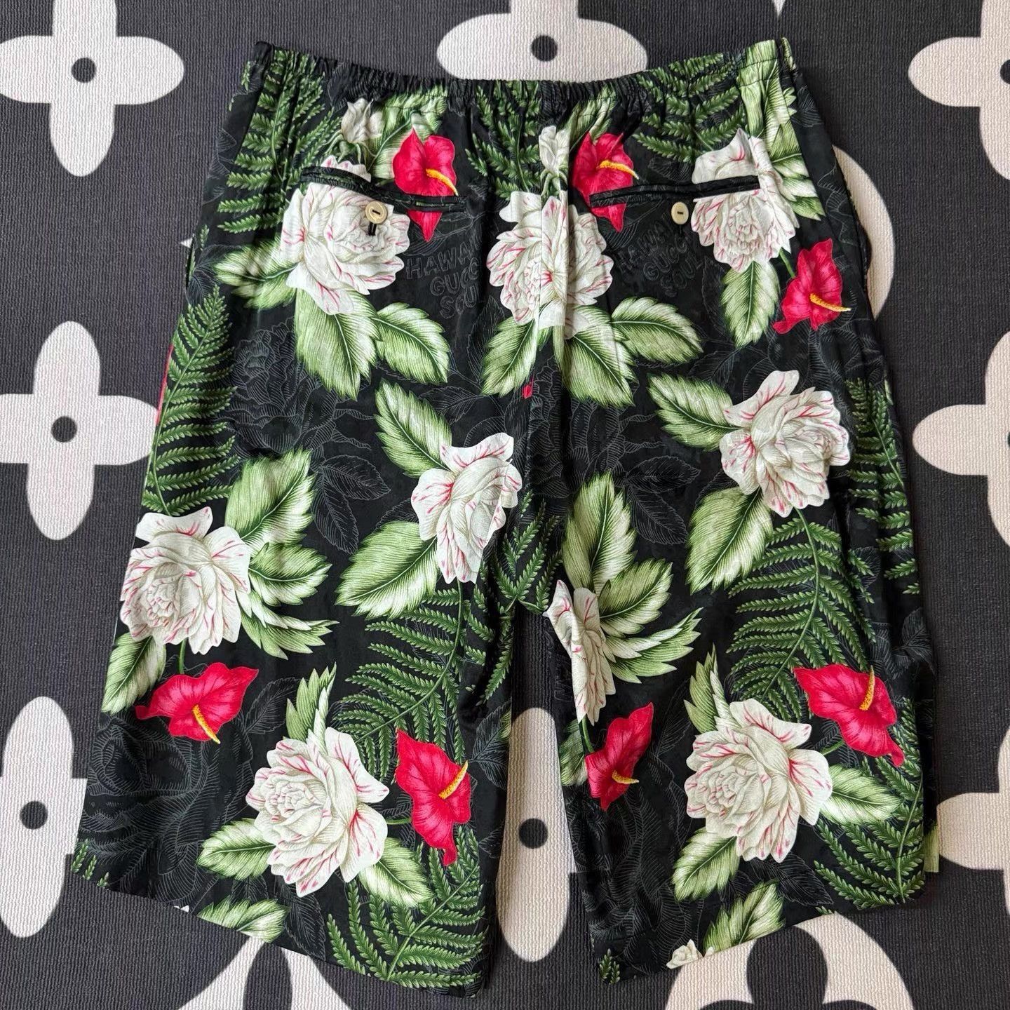 Gucci Multi Floral Print Casual Shorts Size US 27 - 2 Thumbnail