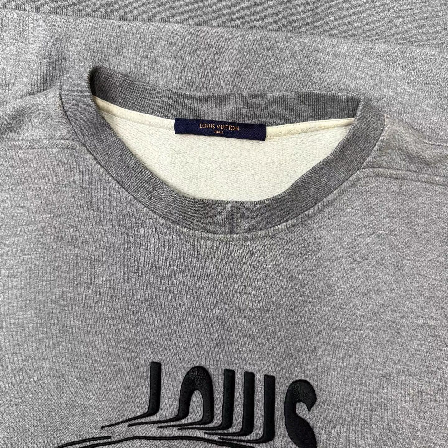 Louis Vuitton Gray Crewneck Sweatshirt with Graphic Print Size US M / EU 48-50 / 2 - 5 Thumbnail