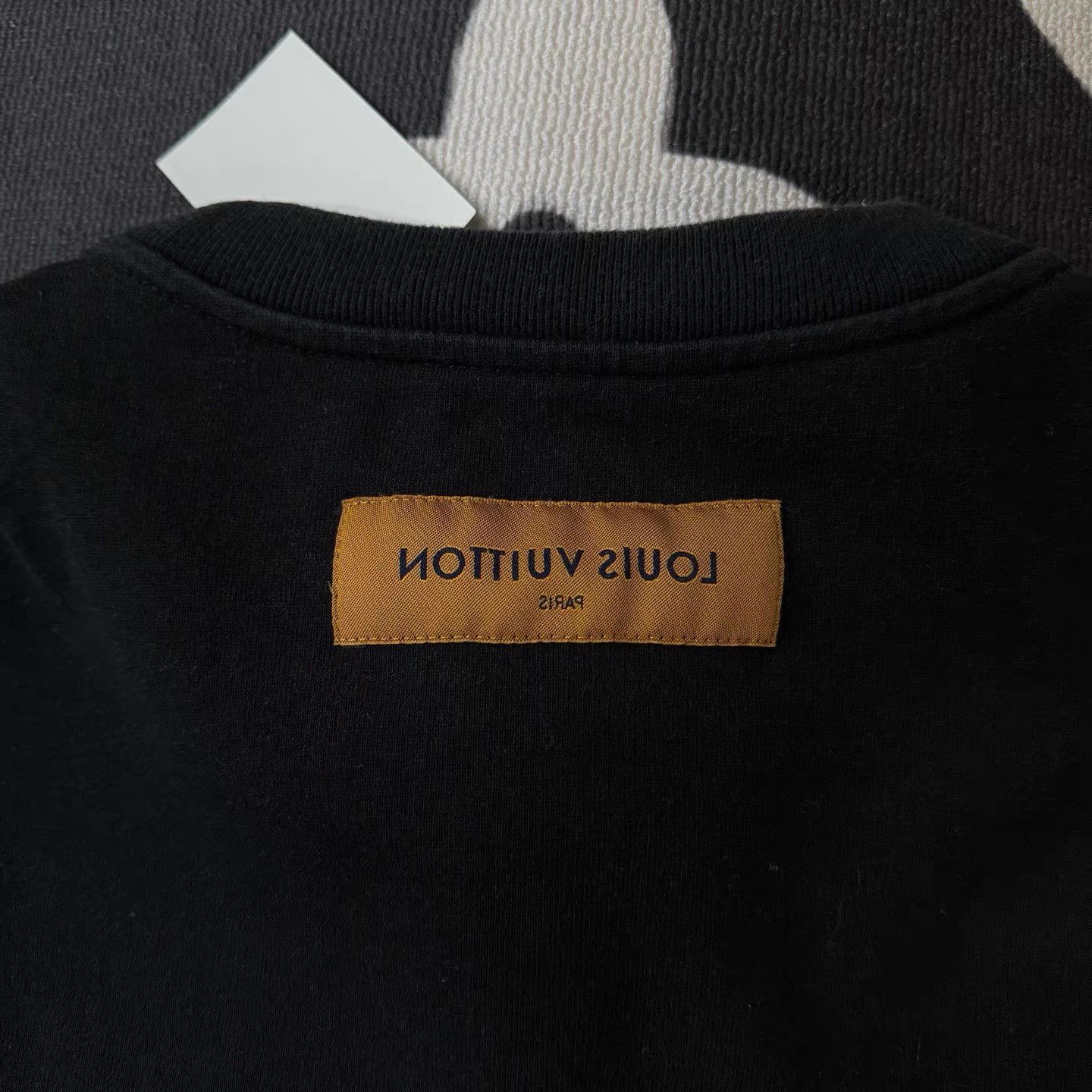 Louis Vuitton Black Short-Sleeve T-Shirt with Textured Chest Pocket Size US L / EU 52-54 / 3 - 3 Thumbnail