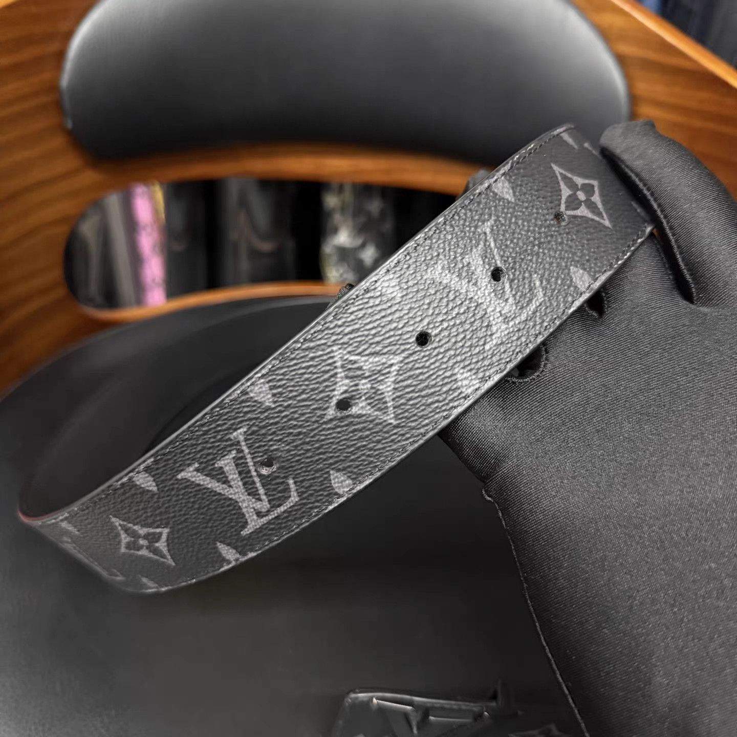 Louis Vuitton Monogram Pattern Belt with Metal Buckle Size ONE SIZE - 6 Thumbnail