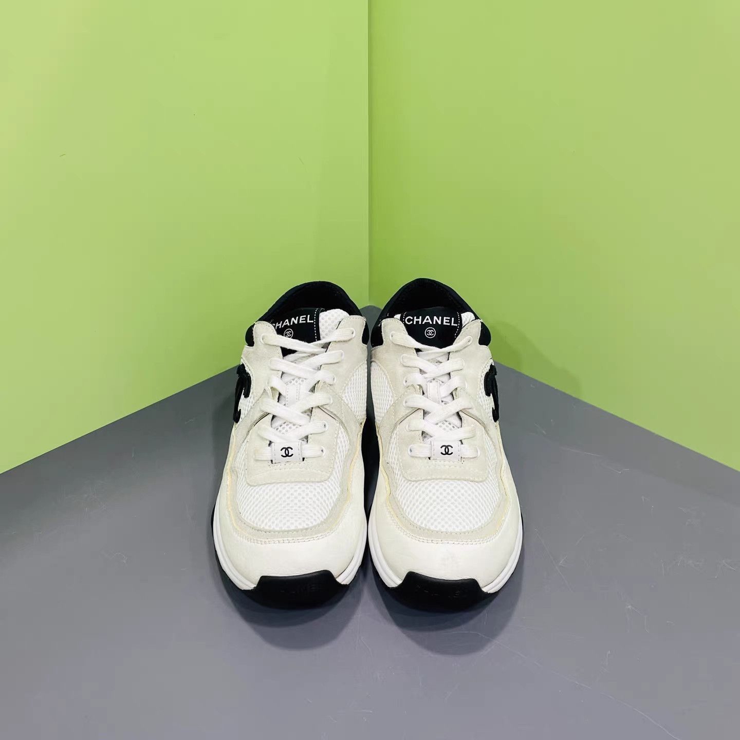Chanel White Low-Top Sneakers Size 8 Size US 8 / EU 41 - 2 Thumbnail