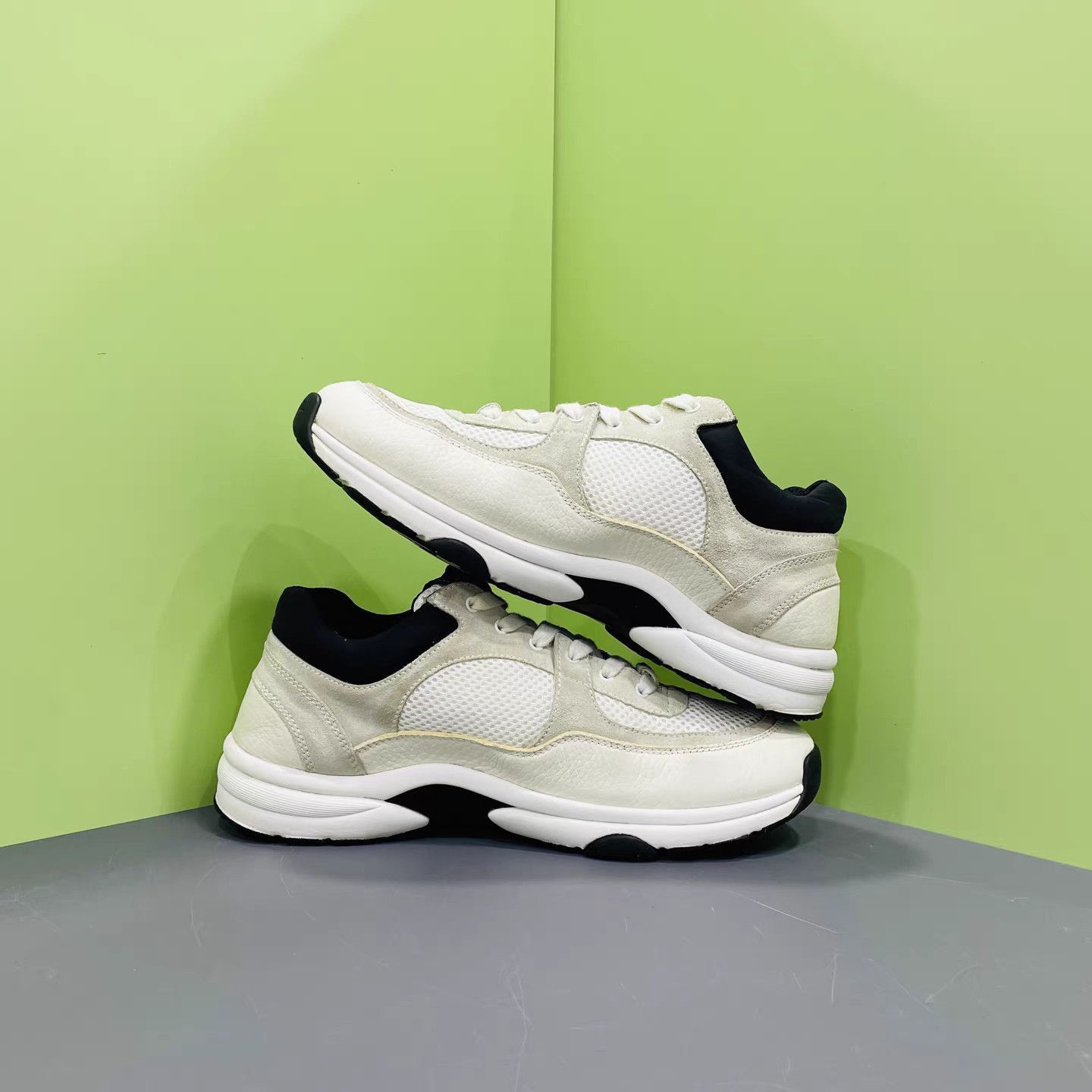 Chanel White Low-Top Sneakers Size 8 Size US 8 / EU 41 - 5 Thumbnail