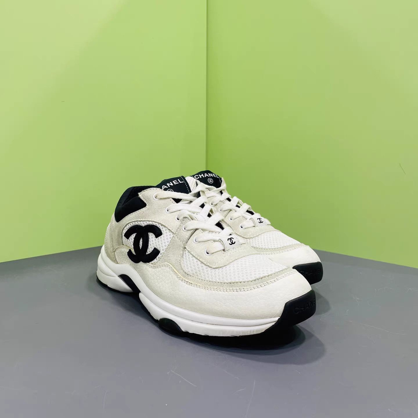Chanel White Low-Top Sneakers Size 8 Size US 8 / EU 41 - 3 Thumbnail