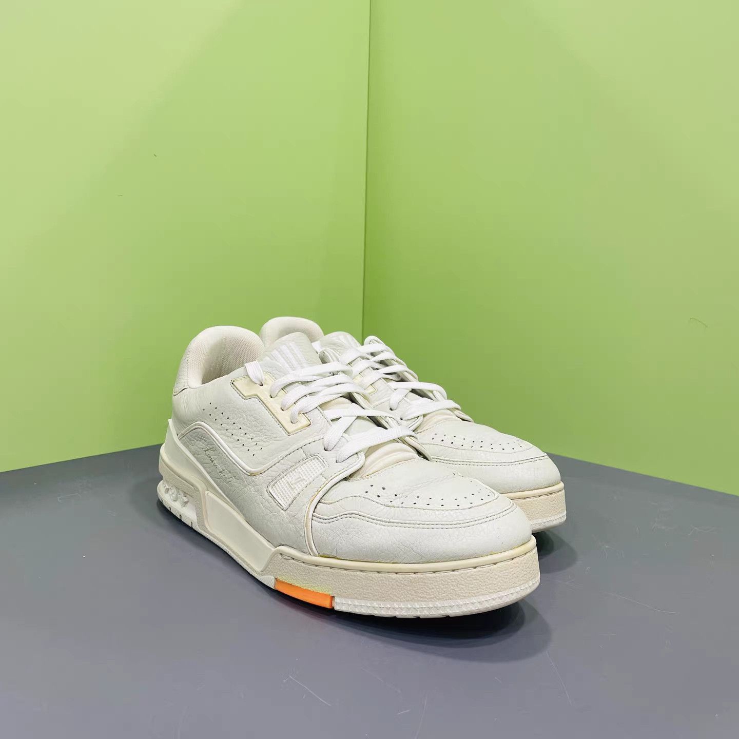 Louis Vuitton White Low-Top Sneakers Size 8 Size US 8 / EU 41 - 3 Thumbnail