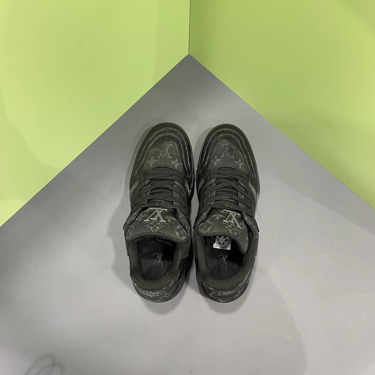 Louis Vuitton Black Low-Top Sneakers Size 6.5 Size US 6.5 / EU 39-40 - 7 Thumbnail