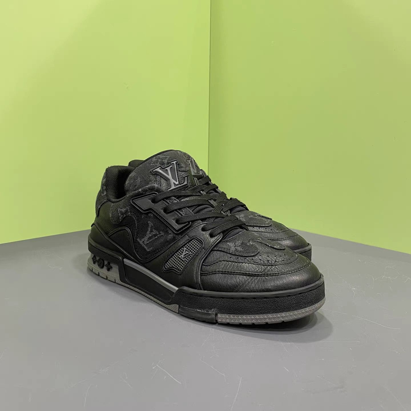 Louis Vuitton Black Low-Top Sneakers Size 6.5 Size US 6.5 / EU 39-40 - 3 Thumbnail