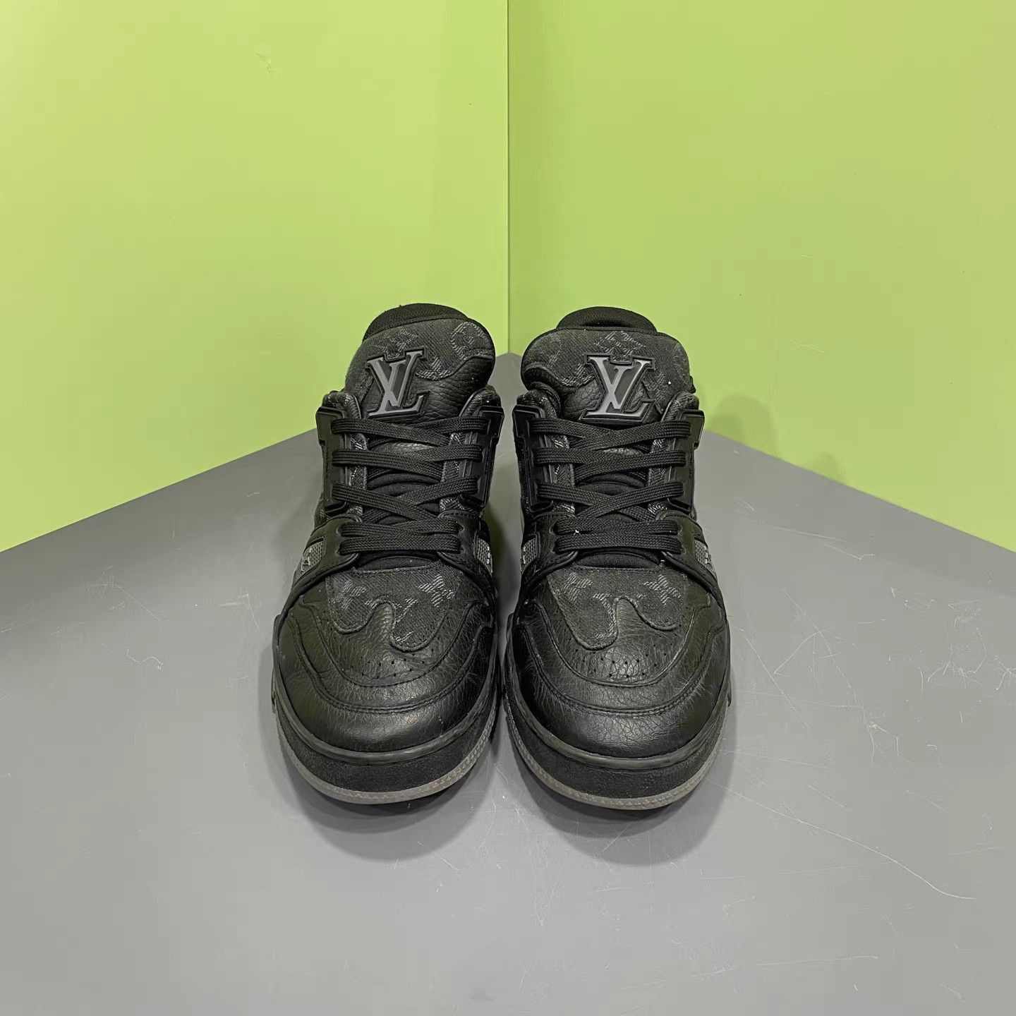 Louis Vuitton Black Low-Top Sneakers Size 6.5 Size US 6.5 / EU 39-40 - 2 Thumbnail