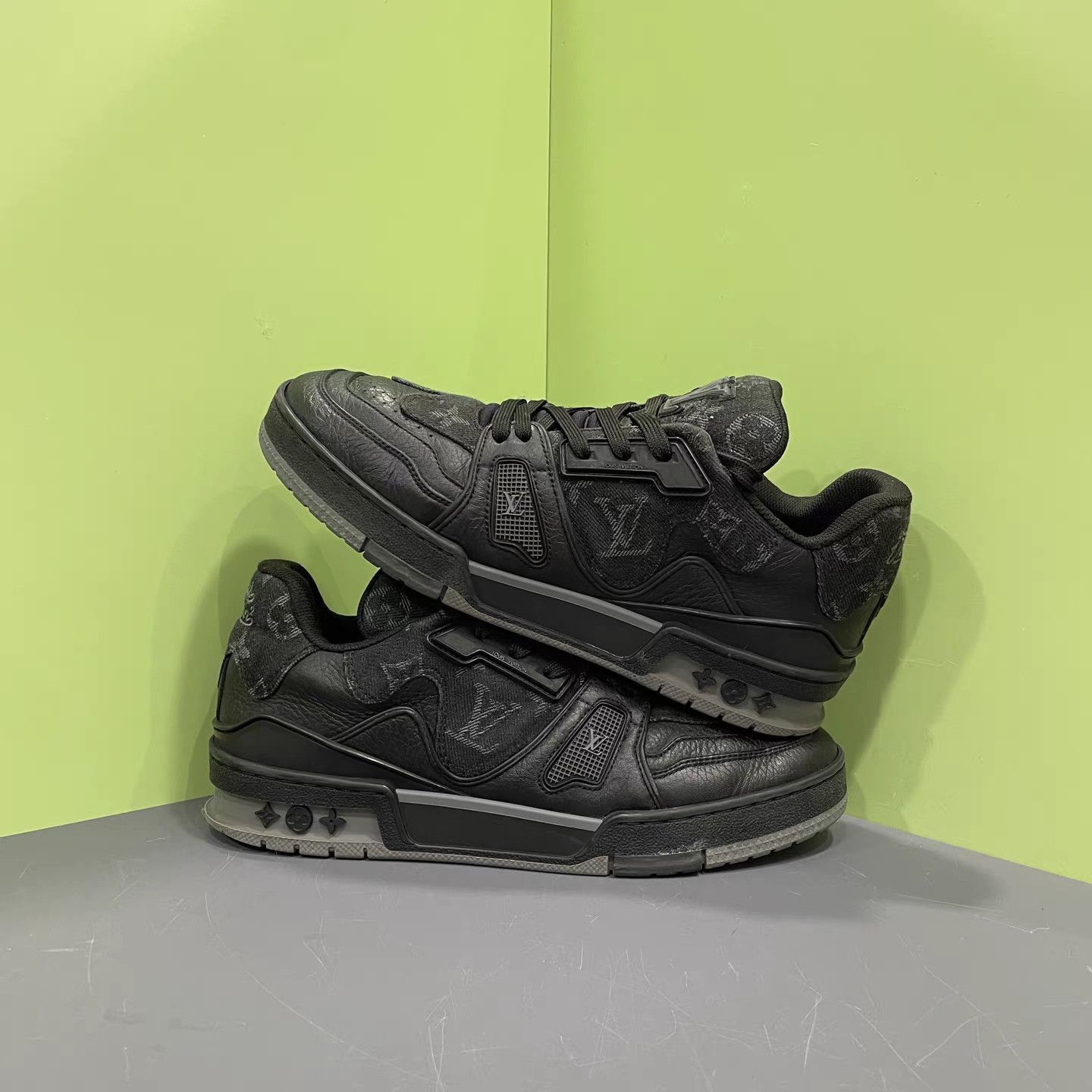 Louis Vuitton Black Low-Top Sneakers Size 6.5 Size US 6.5 / EU 39-40 - 4 Thumbnail