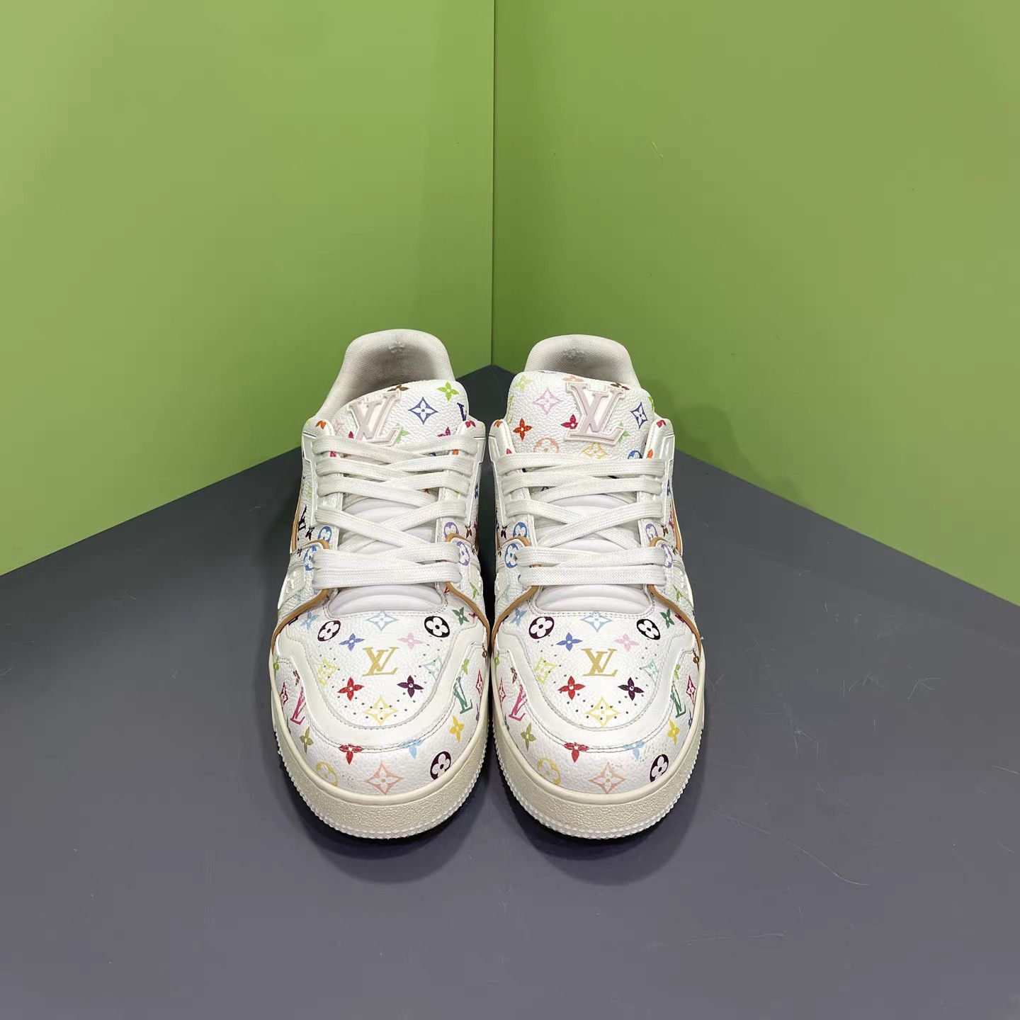 Louis Vuitton White Low-Top Sneakers with Colorful Pattern Size 8 Size US 8 / EU 41 - 2 Thumbnail