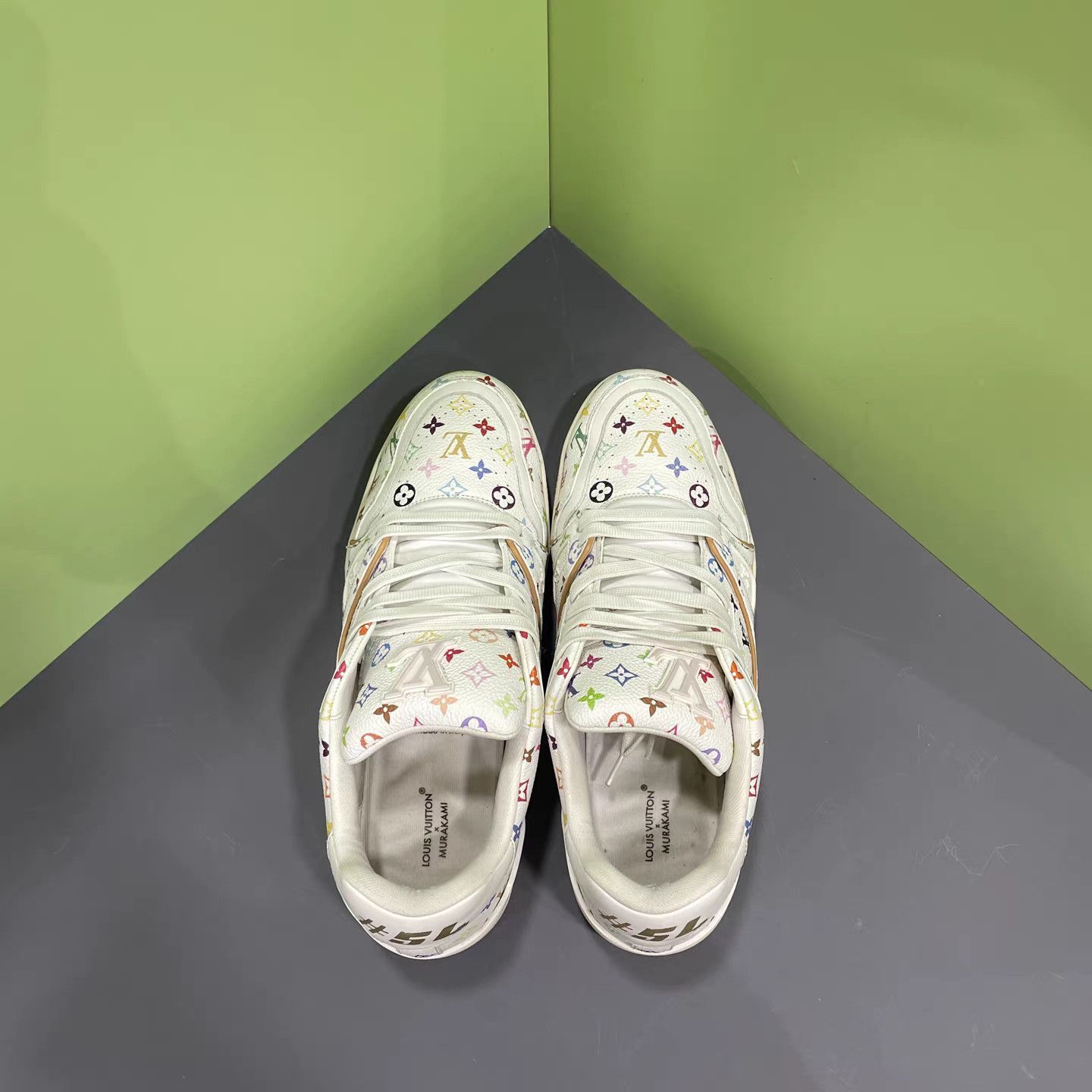 Louis Vuitton White Low-Top Sneakers with Colorful Pattern Size 8 Size US 8 / EU 41 - 7 Thumbnail