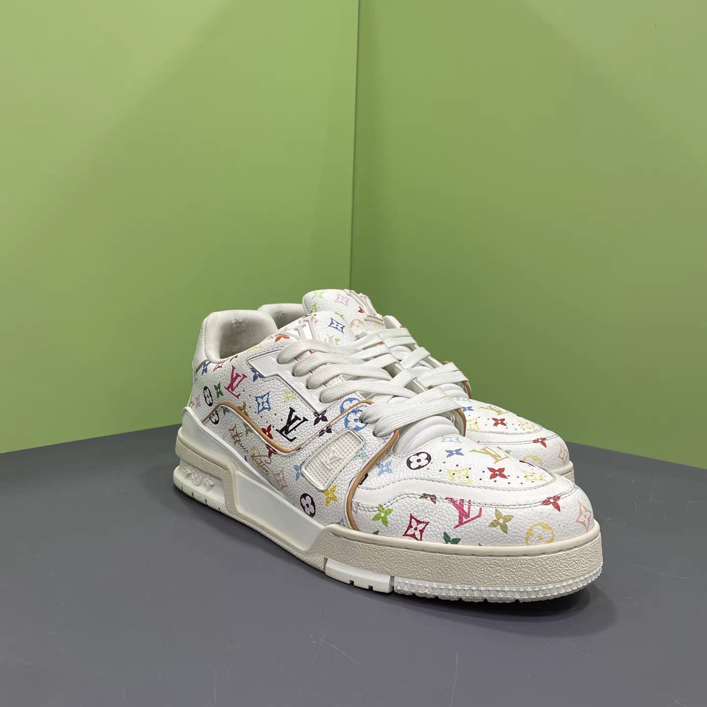 Louis Vuitton White Low-Top Sneakers with Colorful Pattern Size 8 Size US 8 / EU 41 - 3 Thumbnail