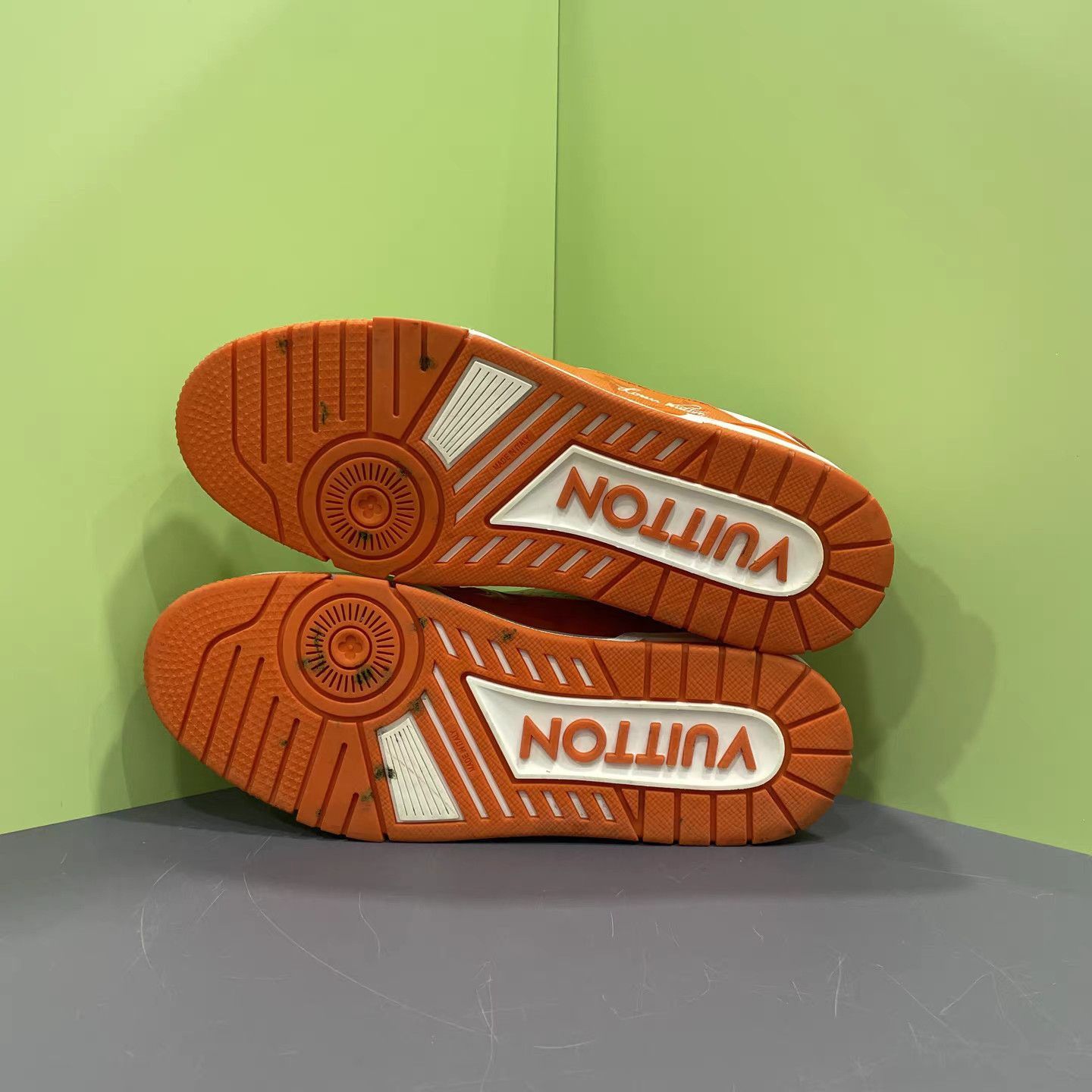 Louis Vuitton Orange Low-Top Sneakers Size 8 Size US 8 / EU 41 - 8 Thumbnail