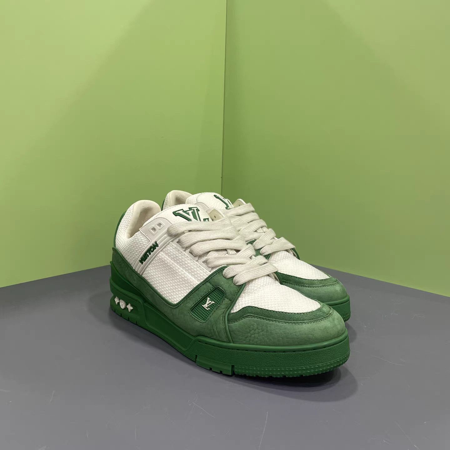 Louis Vuitton Green and White Low-Top Sneakers Size US 8 / EU 41 - 3 Thumbnail