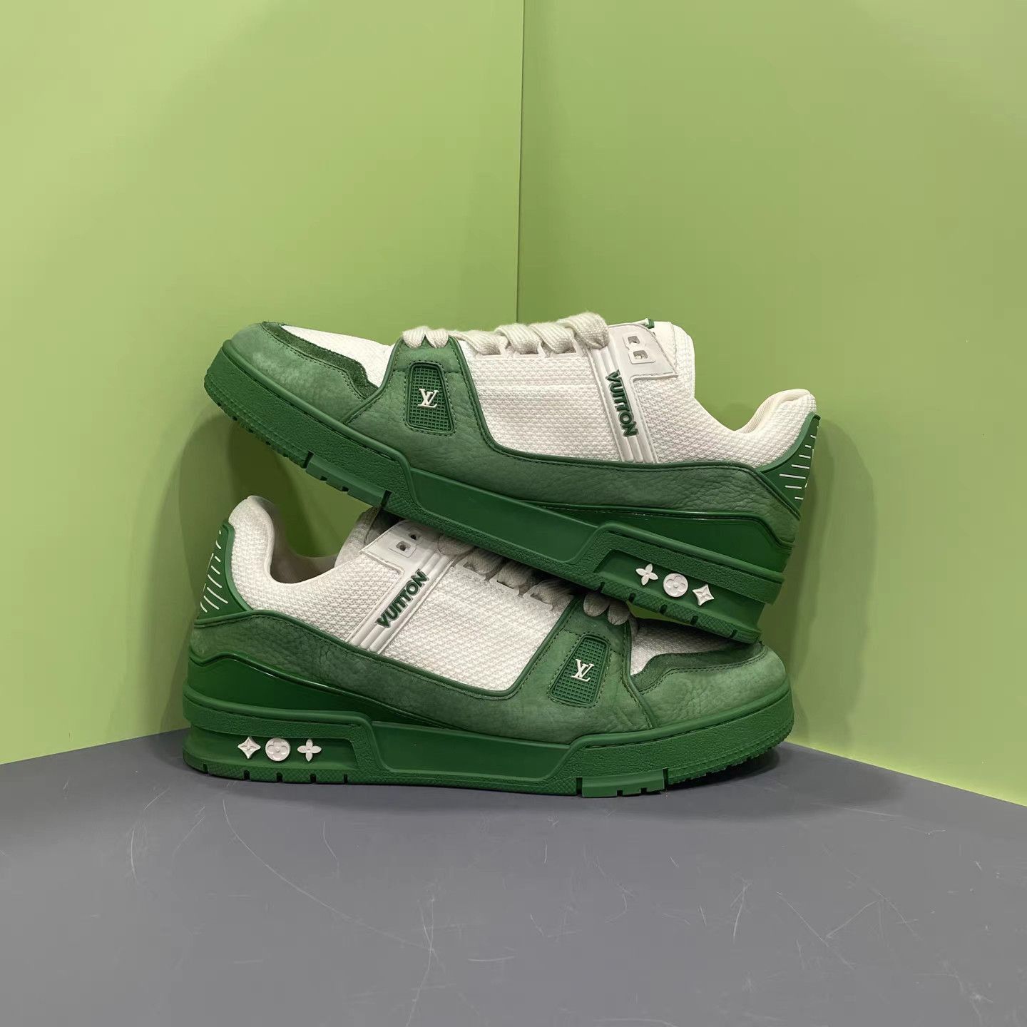 Louis Vuitton Green and White Low-Top Sneakers Size US 8 / EU 41 - 4 Thumbnail