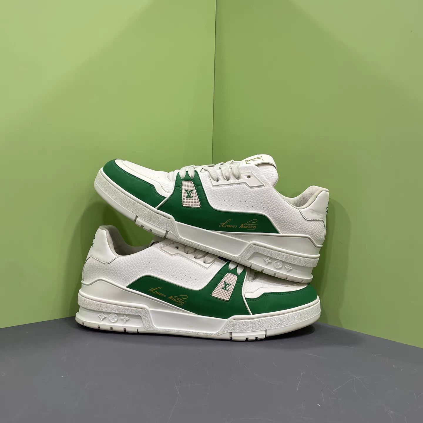 Louis Vuitton White Low-Top Sneakers with Green Accents Size US 8 / EU 41 - 4 Thumbnail