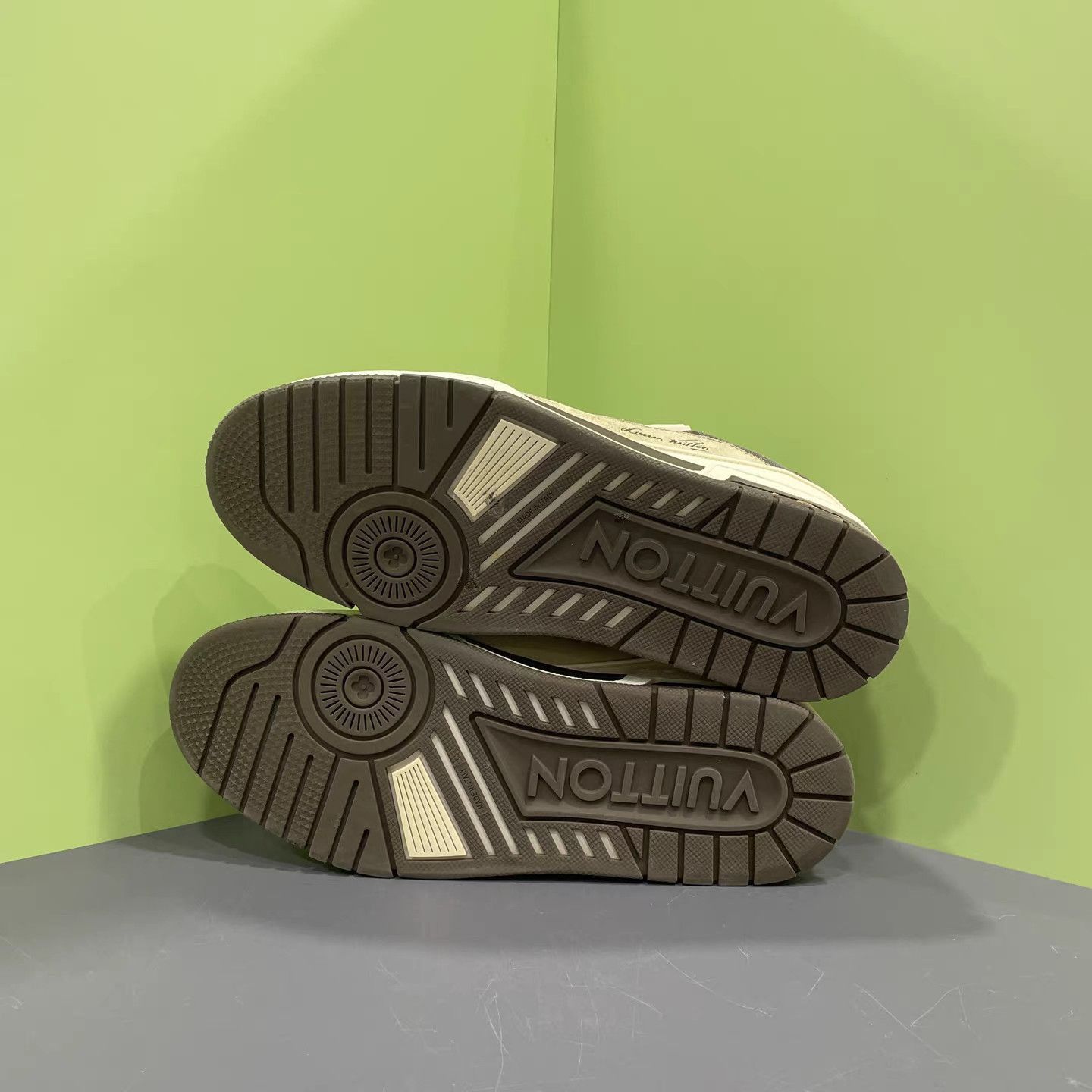 Louis Vuitton Brown Low-Top Sneakers Size 9 Size US 9 / EU 42 - 8 Thumbnail