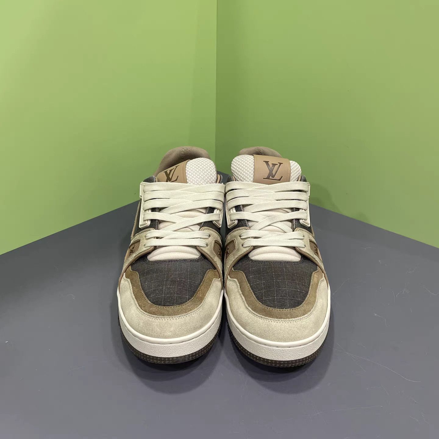 Louis Vuitton Brown Low-Top Sneakers Size 9 Size US 9 / EU 42 - 2 Thumbnail