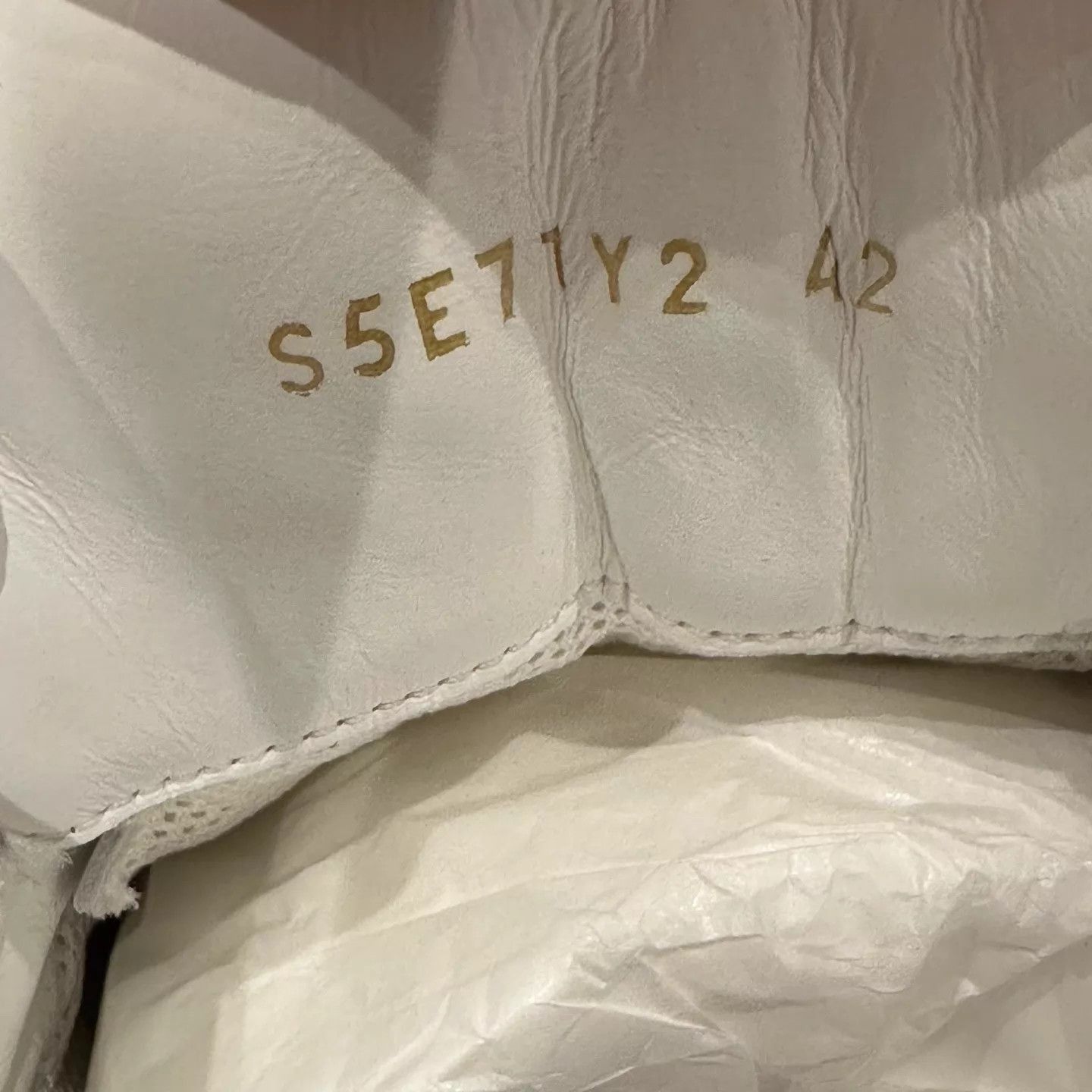 Valentino White Low-Top Sneakers Size 9 Size US 9 / EU 42 - 7 Thumbnail