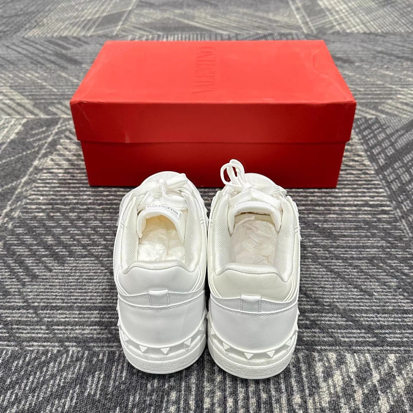 Valentino White Low-Top Sneakers Size 8 Size US 8 / EU 41 - 3 Thumbnail