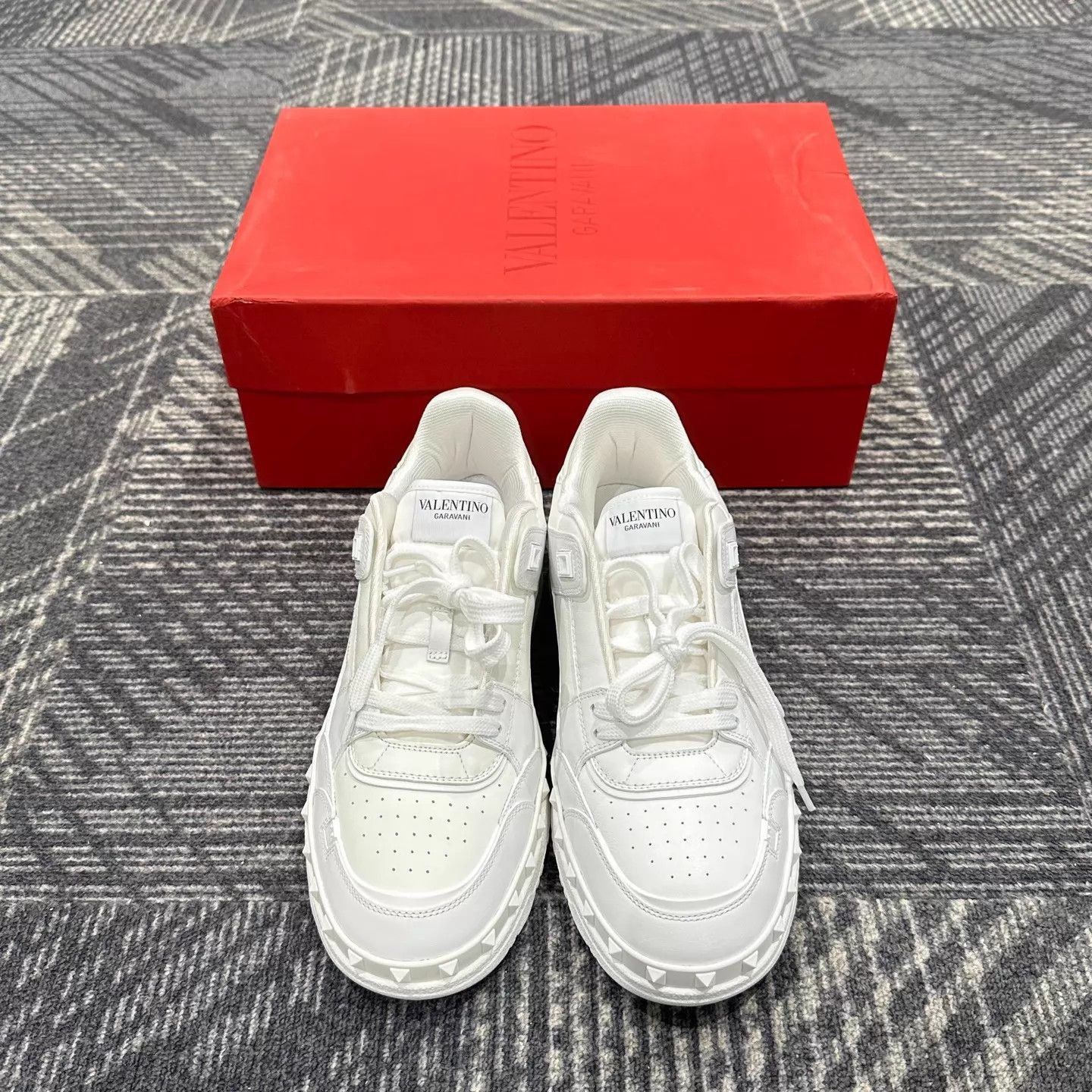 Valentino White Low-Top Sneakers Size 8 Size US 8 / EU 41 - 2 Thumbnail
