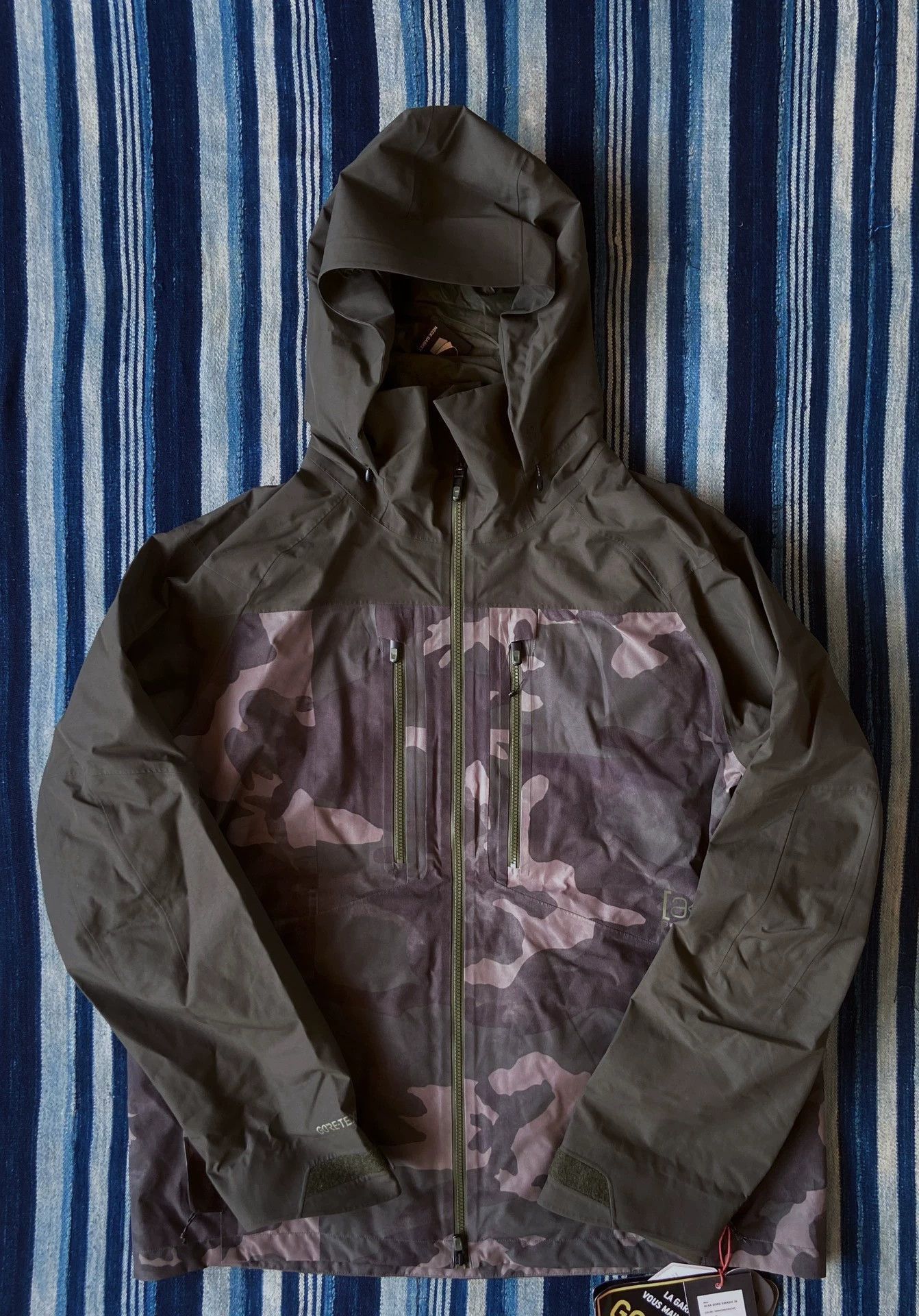 Burton Multi Camo Hooded GORE-TEX Jacket XL Size US XL / EU 56 / 4 - 2 Thumbnail