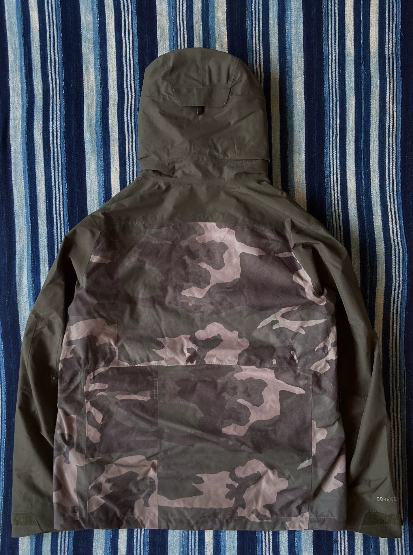 Burton Multi Camo Hooded GORE-TEX Jacket XL Size US XL / EU 56 / 4 - 4 Thumbnail