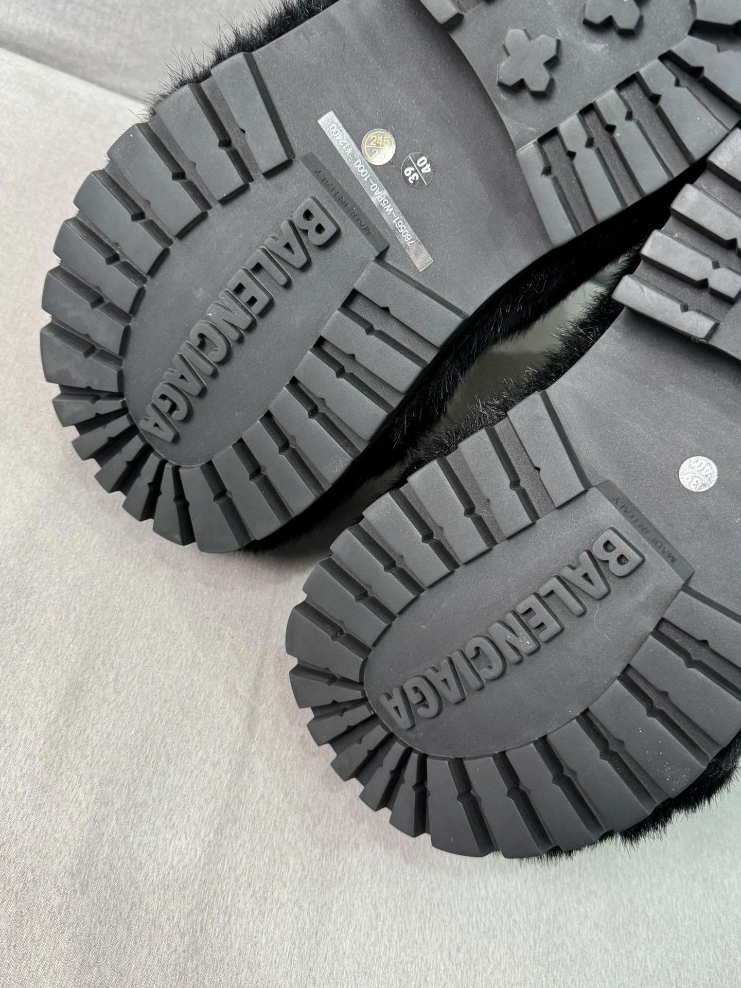 Balenciaga Balenciaga Alaska Horsehair Snow Boots Size US 7 / EU 40 - 8 Thumbnail
