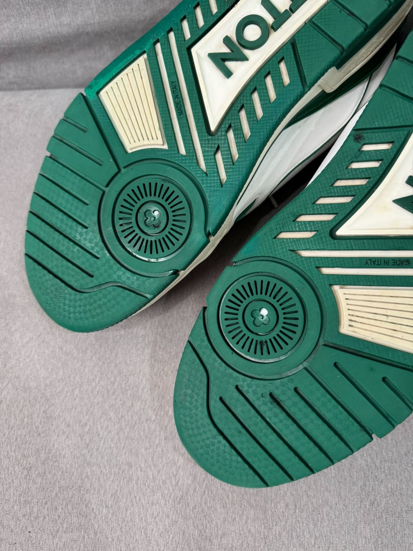 Louis Vuitton Louis Vuitton Trainer White Green Size US 8 / EU 41 - 8 Thumbnail