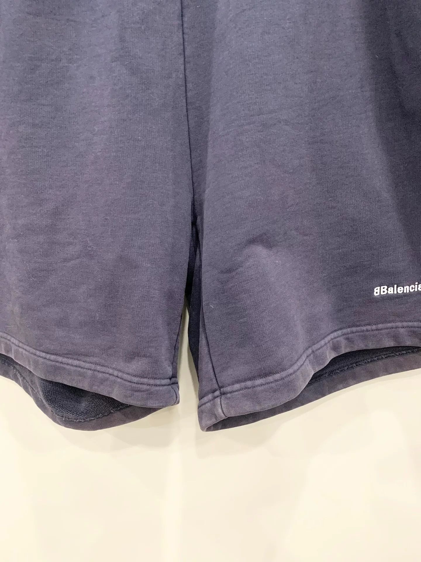 Balenciaga Balenciaga Washed Purple Embroidered Logo Shorts Size US 26 / EU 42 - 4 Thumbnail
