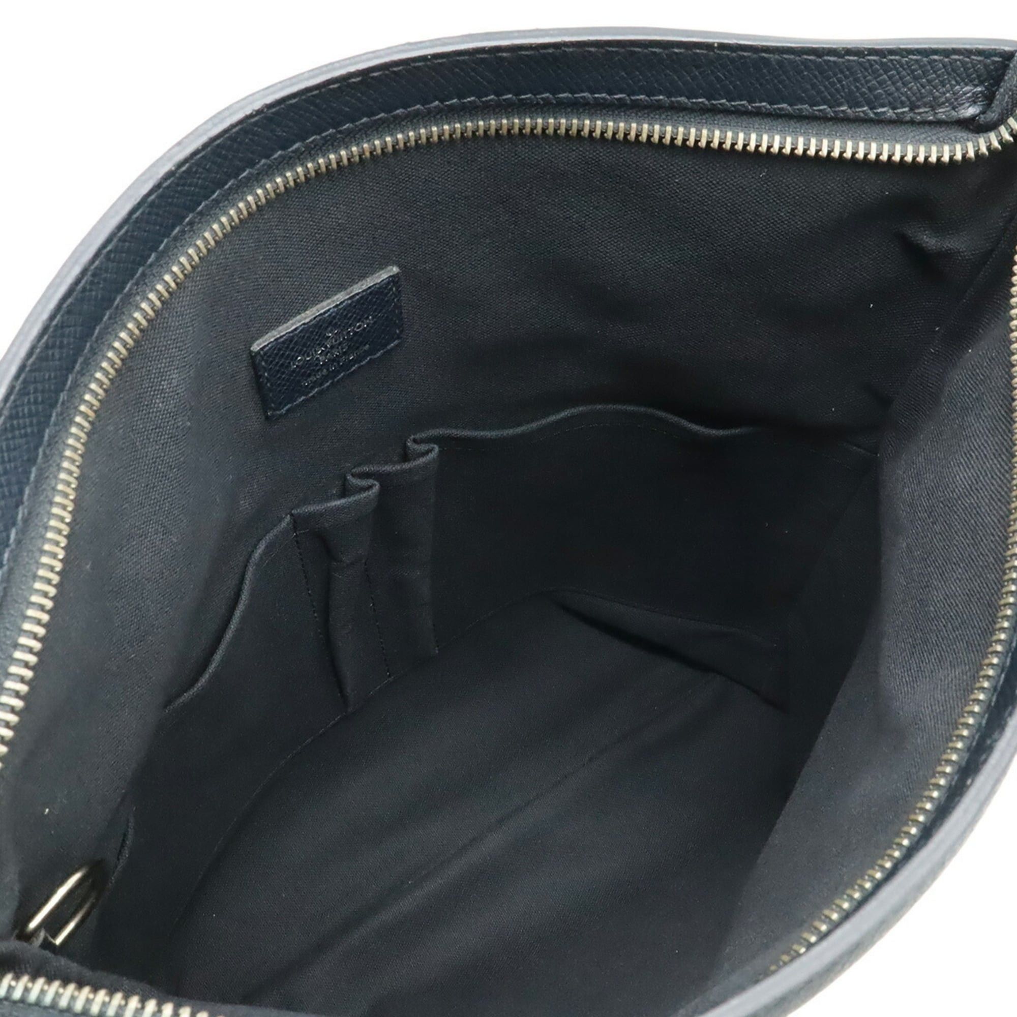 Louis Vuitton LOUIS VUITTON Taiga Sasha Shoulder Bag, Navy, M32629 Size ONE SIZE - 8 Thumbnail