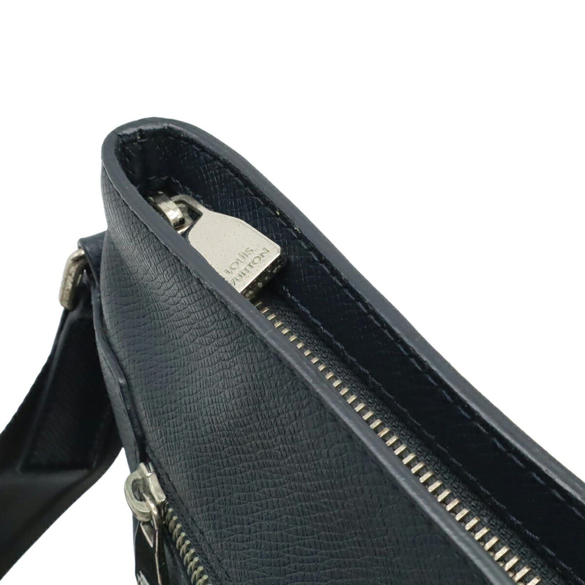 Louis Vuitton LOUIS VUITTON Taiga Sasha Shoulder Bag, Navy, M32629 Size ONE SIZE - 7 Thumbnail