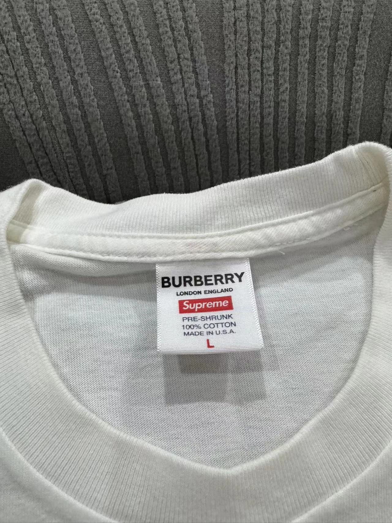 Burberry White Short Sleeve Graphic Tee with Check Logo Size US L / EU 52-54 / 3 - 2 Thumbnail