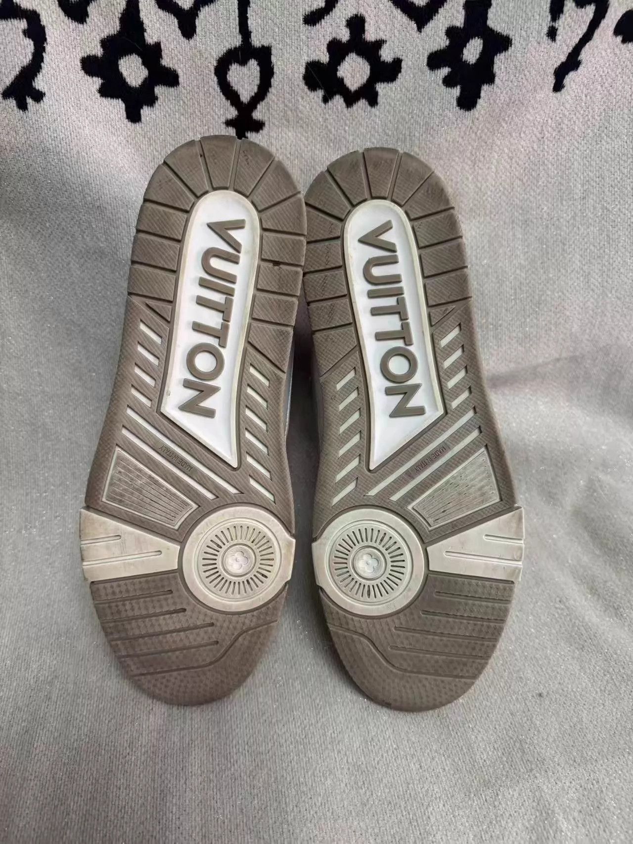 Louis Vuitton Beige Low-Top Sneakers Size 9 Size US 9 / EU 42 - 4 Thumbnail