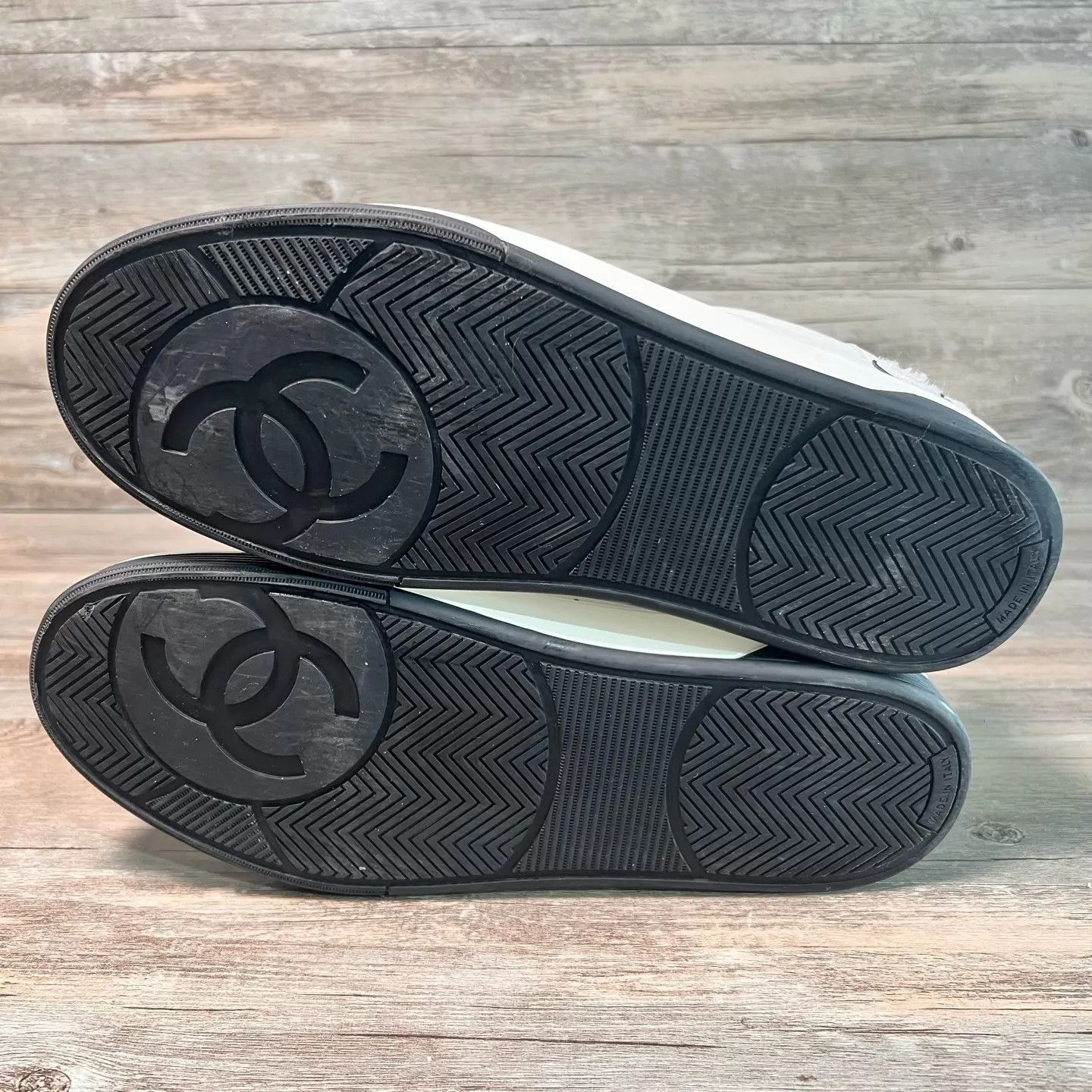 Chanel White Lowtop Sneakers with Black Laces Size US 10 / EU 43 - 6 Thumbnail