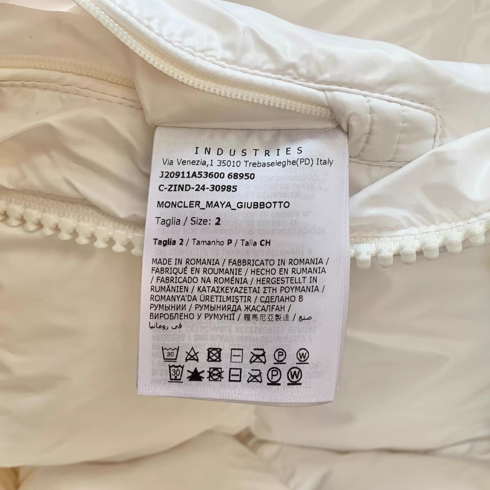Moncler White Puffer Jacket with Hood - Size M Size US M / EU 48-50 / 2 - 6 Thumbnail