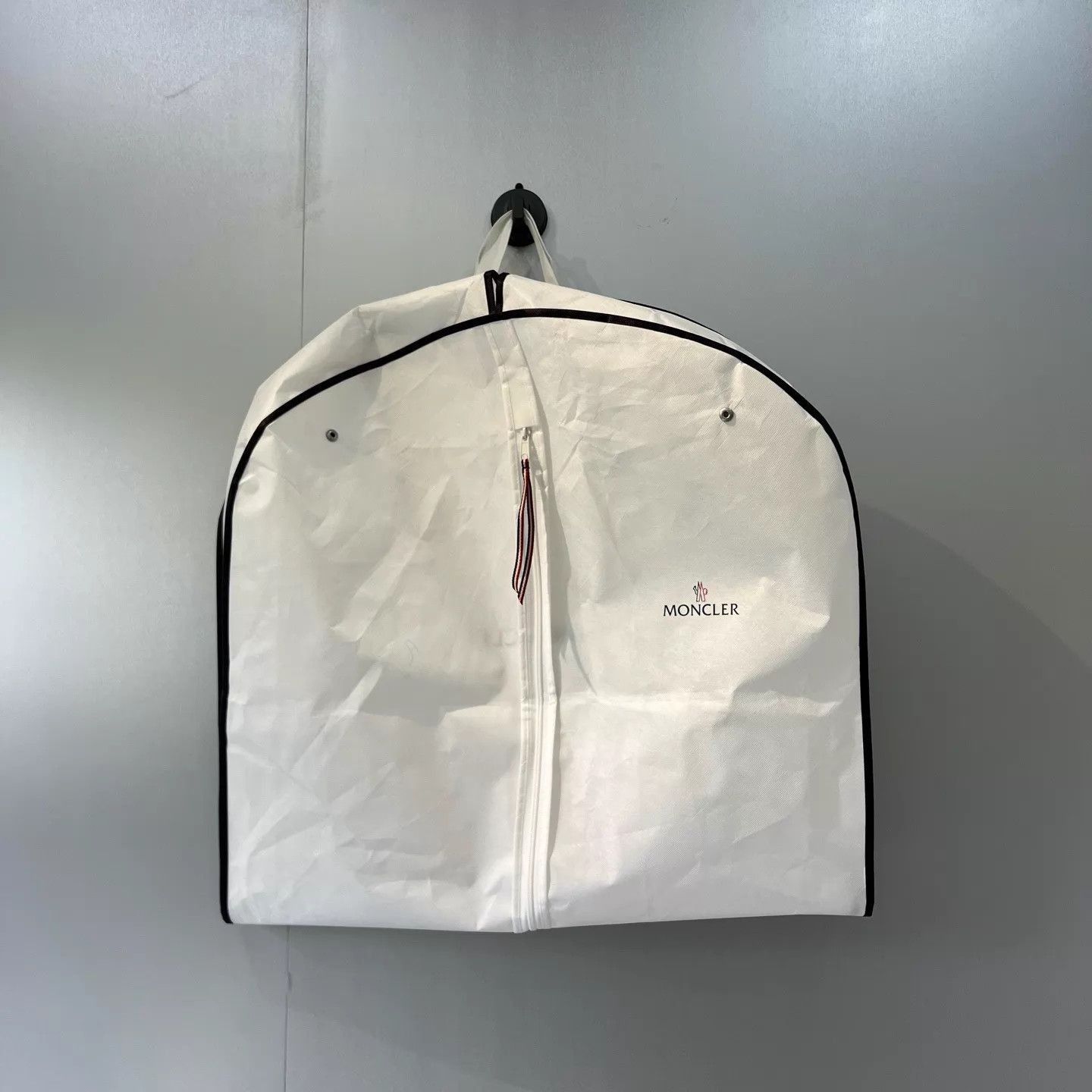 Moncler White Puffer Jacket with Hood - Size M Size US M / EU 48-50 / 2 - 7 Thumbnail